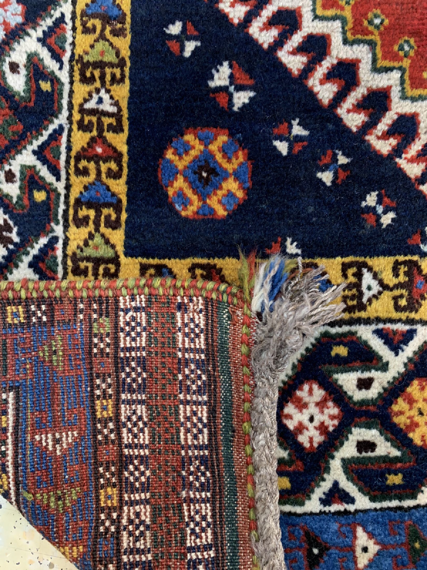 Detail f: Ghaschgai alt, Persien, um 1920, Wolle auf Wolle, ca. 263 x 103 cm, EHZ: 2, (kleine Löcher)