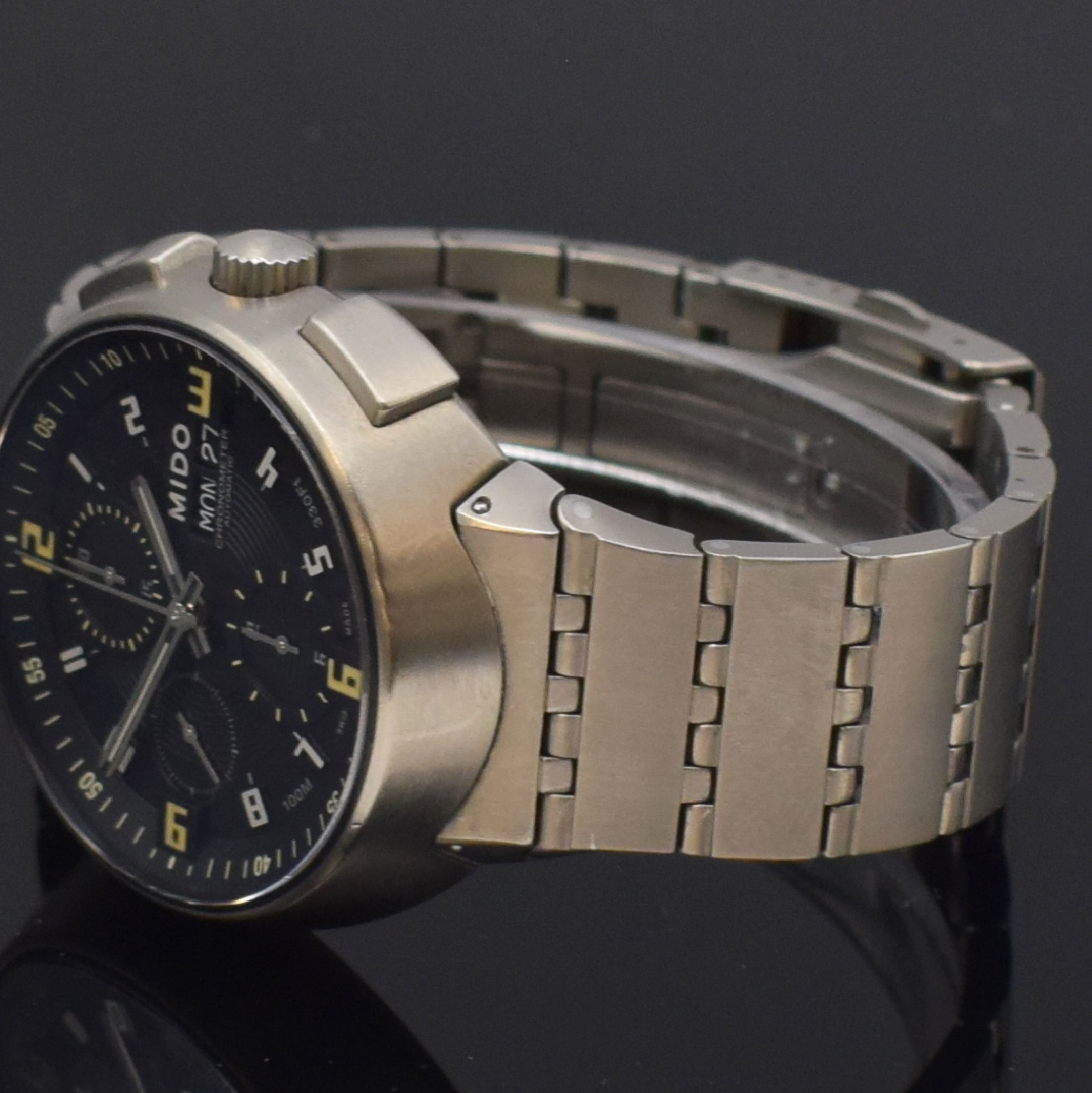 Detail e: MIDO All Dial Herrenarmbanduhr mit Chronograph Referenz 8360-8, Schweiz um 2015, Titangehäuse inkl. Titanband m. Faltschl., schwarzes Zifferbl. m. ...