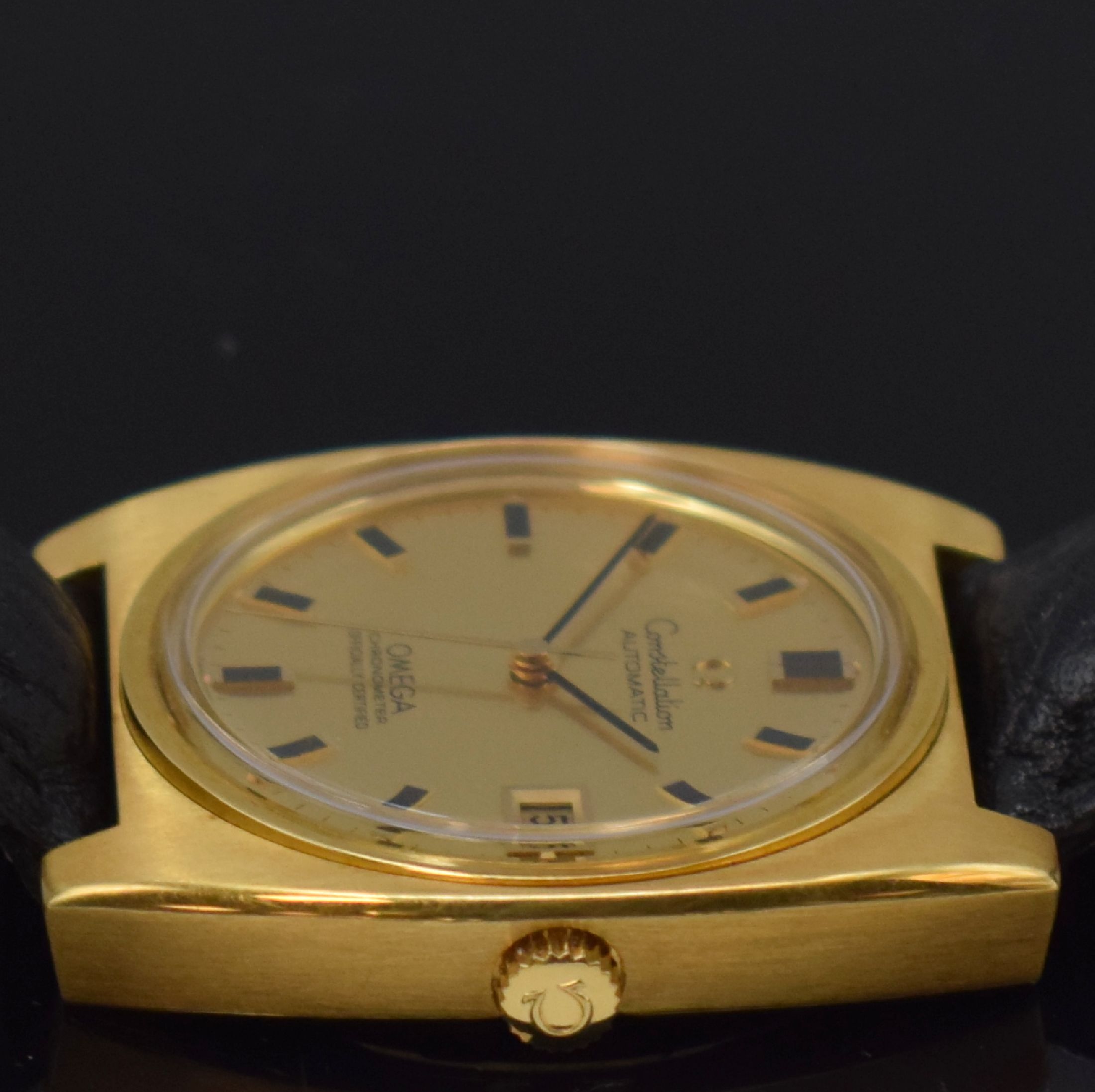 Detail d: OMEGA Constellation Chronometer in GG 750/000 Herrenarmbanduhr Referenz 166.056 / 168.042, Schweiz um 1972, Automatik, 2-teil. Gehäuse, Boden ...