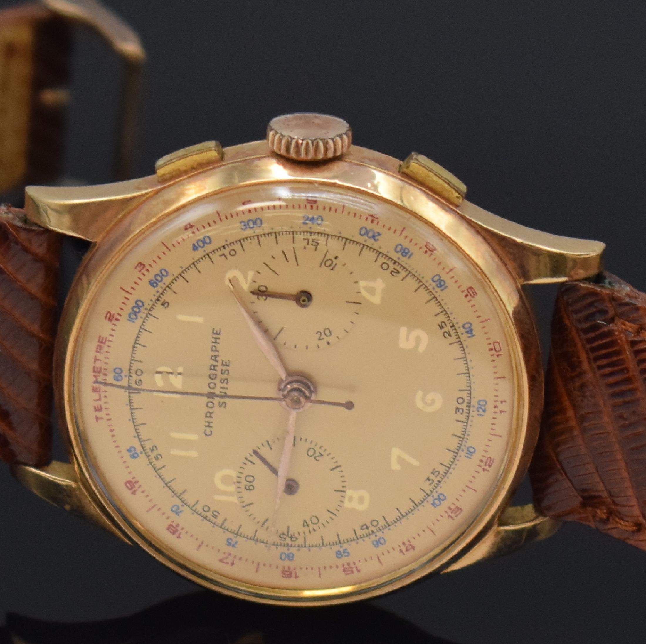 Detail b: CHRONOGRAPHE SUISSE Herrenarmbanduhr in RG 750/000 mit Chronograph, Schweiz um 1950, Handaufzug, 3-teil. Gehäuse, Boden u. Glasrd. gedr., gold. ...