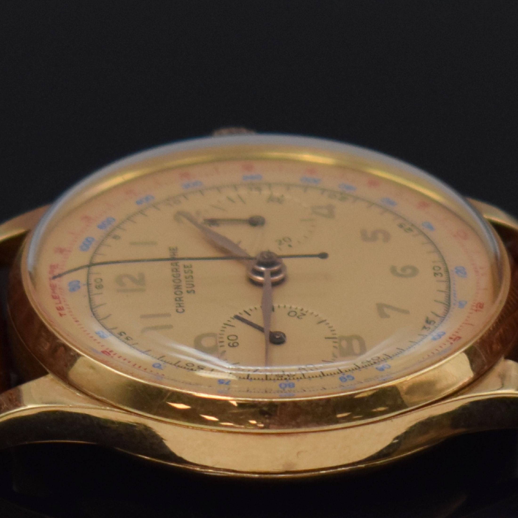 Detail c: CHRONOGRAPHE SUISSE Herrenarmbanduhr in RG 750/000 mit Chronograph, Schweiz um 1950, Handaufzug, 3-teil. Gehäuse, Boden u. Glasrd. gedr., gold. ...