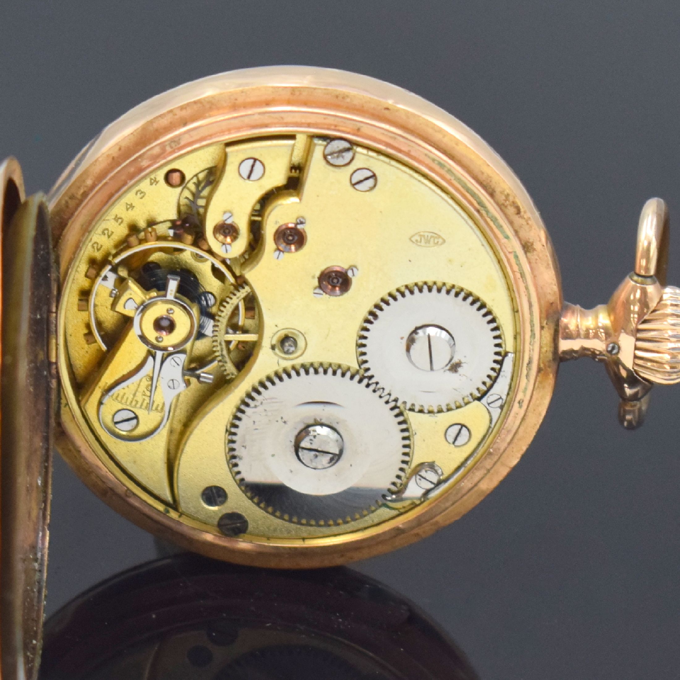Detail d: IWC Savonette in RG 585/000, Schweiz um 1900, 2-Deckel Goldgeh. dell., Emailzifferbl. m. arab. Zahlen, gold. Zeiger, verg. Werk Kal. 53, 3 verschr. ...