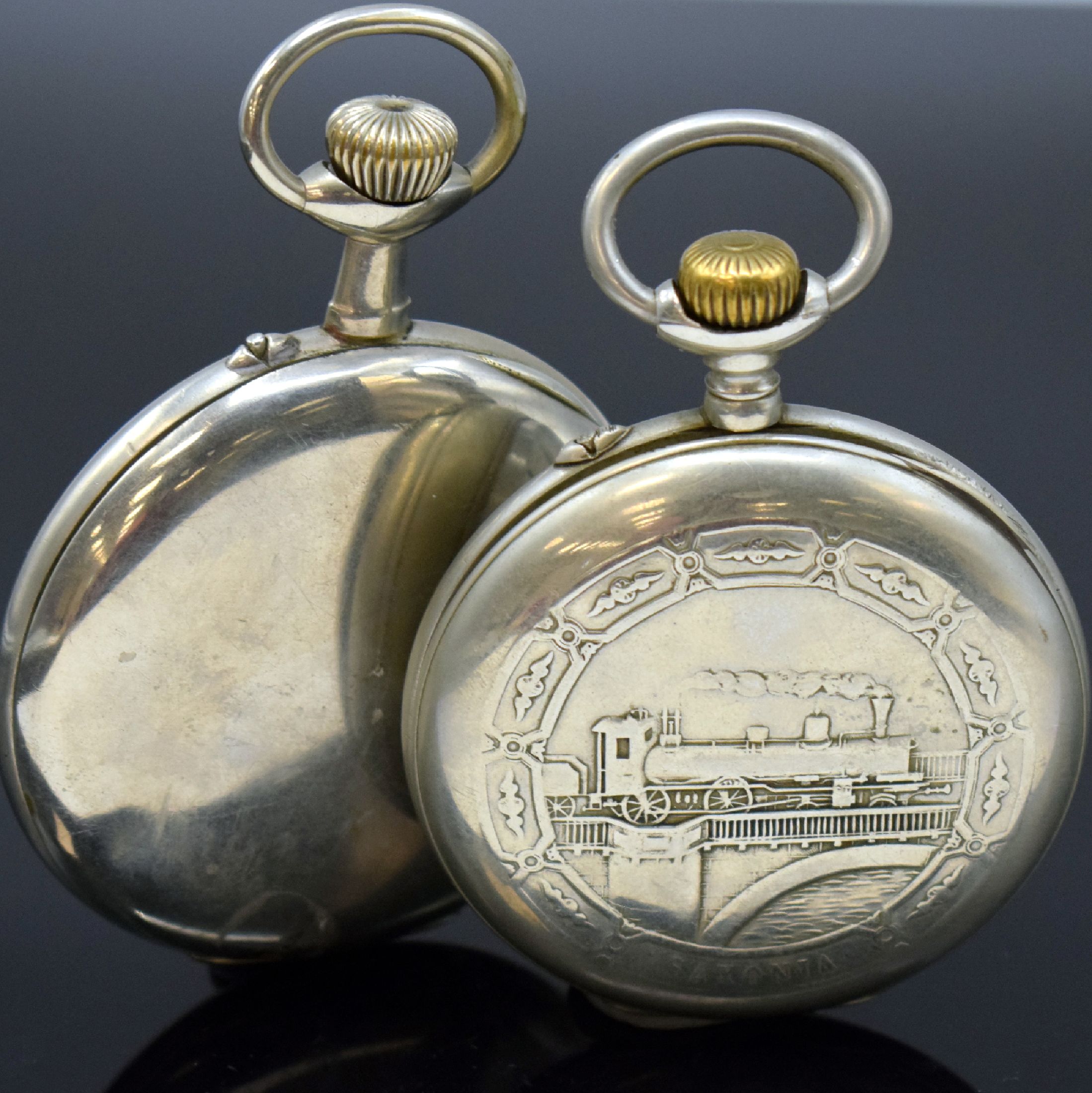 Detail c: SAXONIA und AUTOMOBILE Regulateur 2 Große Taschenuhren in Nickel, Schweiz um 1900, Emailzifferbl. besch. / riss. m. röm. Zahlen, gold. u. gebl. ...