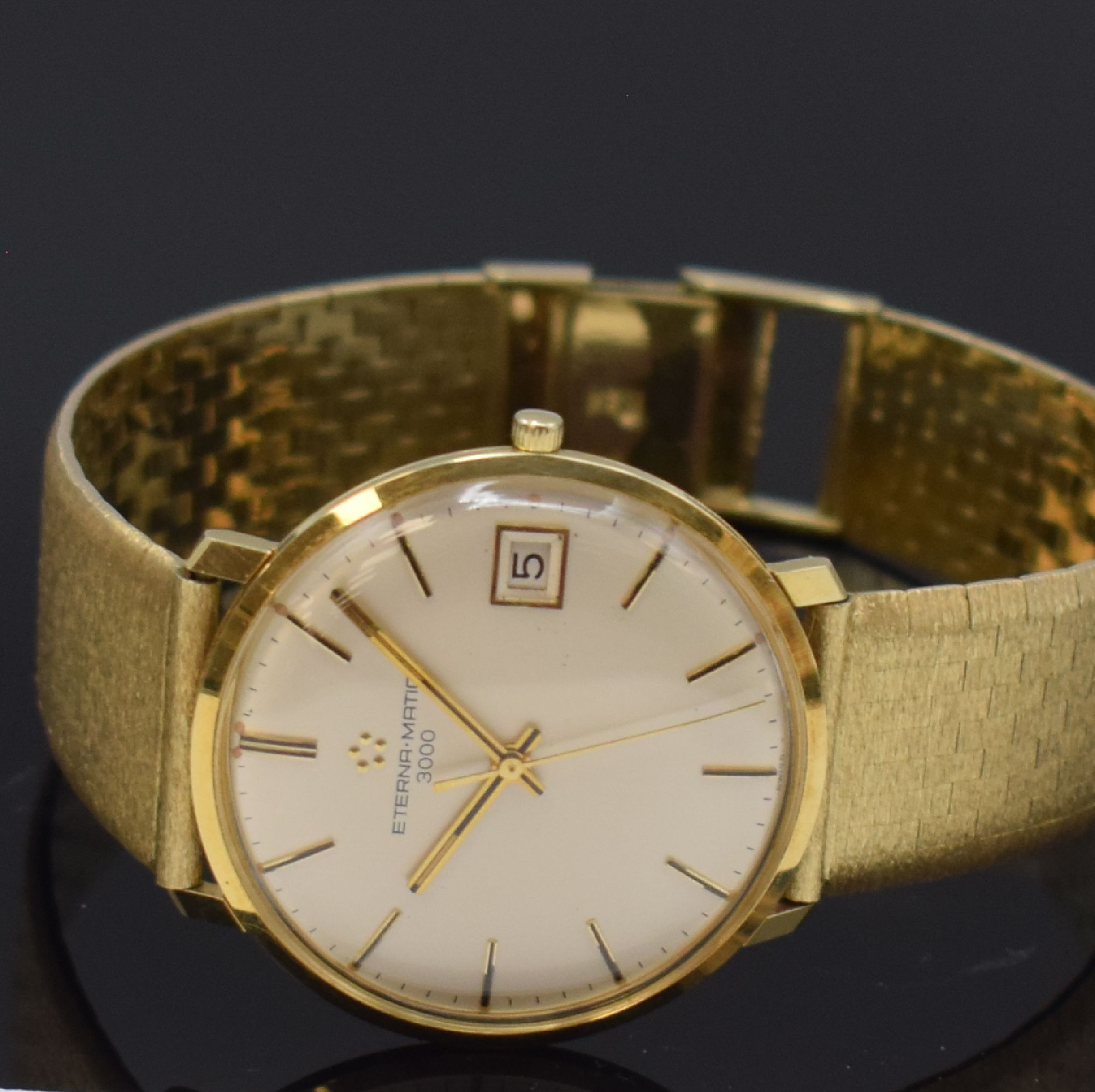 Detail b: ETERNA-MATIC Herrenarmbanduhr in GG 750/000 mit neutralem Goldband in GG 585/000, Schweiz um 1965, Automatik, 3-teil. Gehäuse, Boden u. Glasrd. ...