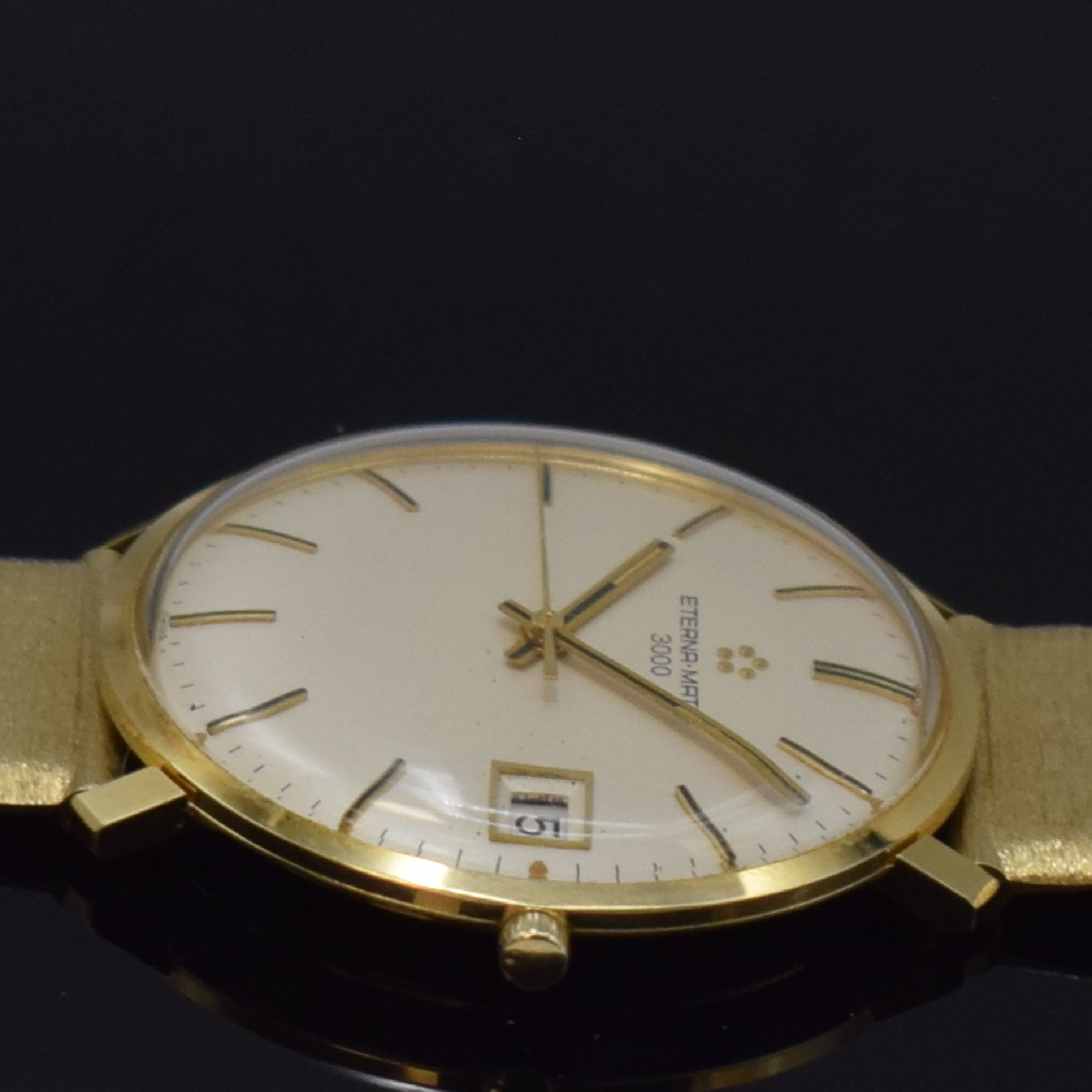 Detail d: ETERNA-MATIC Herrenarmbanduhr in GG 750/000 mit neutralem Goldband in GG 585/000, Schweiz um 1965, Automatik, 3-teil. Gehäuse, Boden u. Glasrd. ...