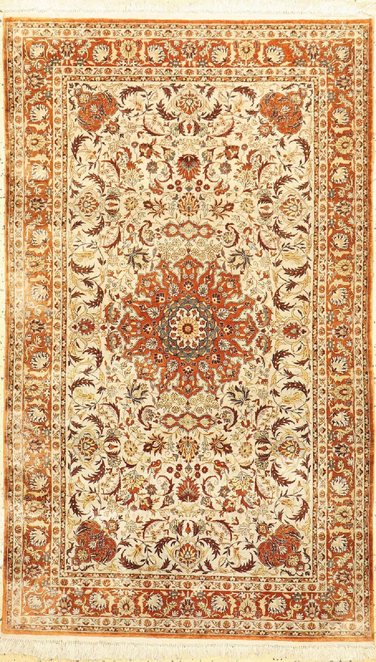 Hereke Seide fein, China, ca. 50 Jahre, reine Naturseide, ca. 155 x 95 cm, ca. 1,0 Mio. Kn/qm, EHZ: 1-2