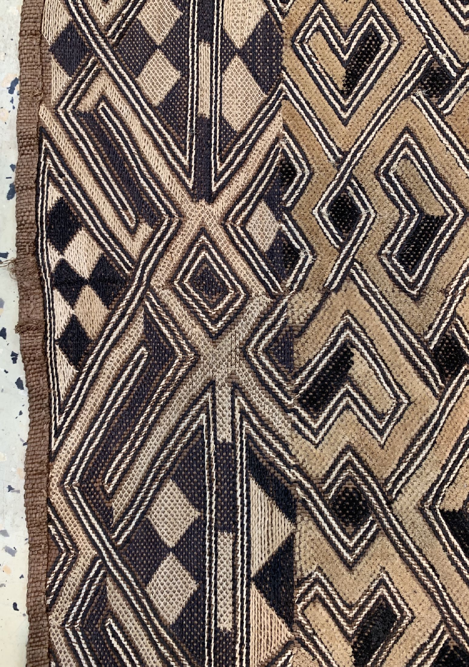 Detail c: Kuba Cloth"Rafia", Afrika, Kongo, um 1900, Holzfaser, ca. 180 x 55 cm, EHZ: 1-2