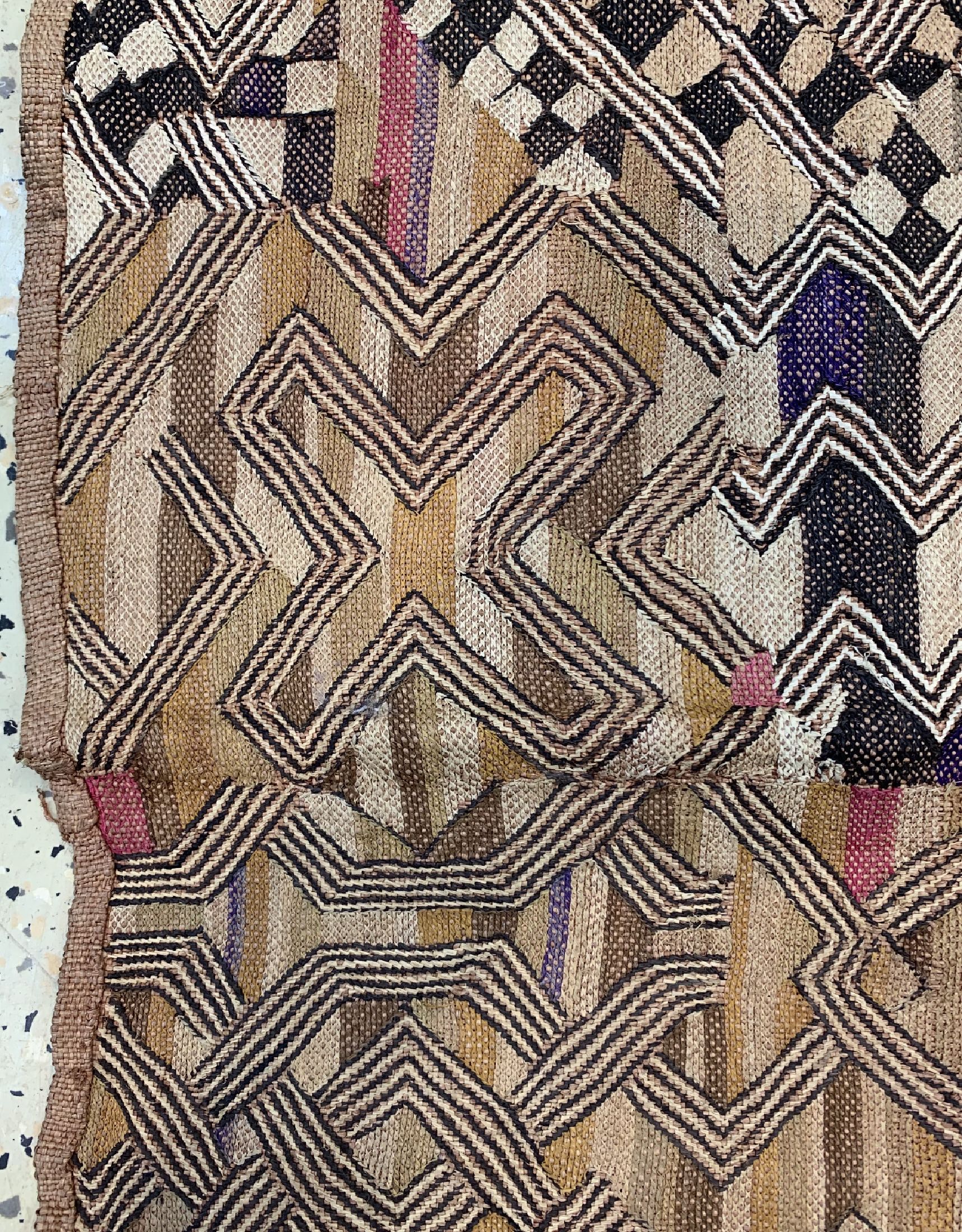 Detail c: Kuba Cloth"Rafia", Afrika, Kongo, um 1900, Holzfaser, ca. 114 x 55 cm, EHZ: 1-2