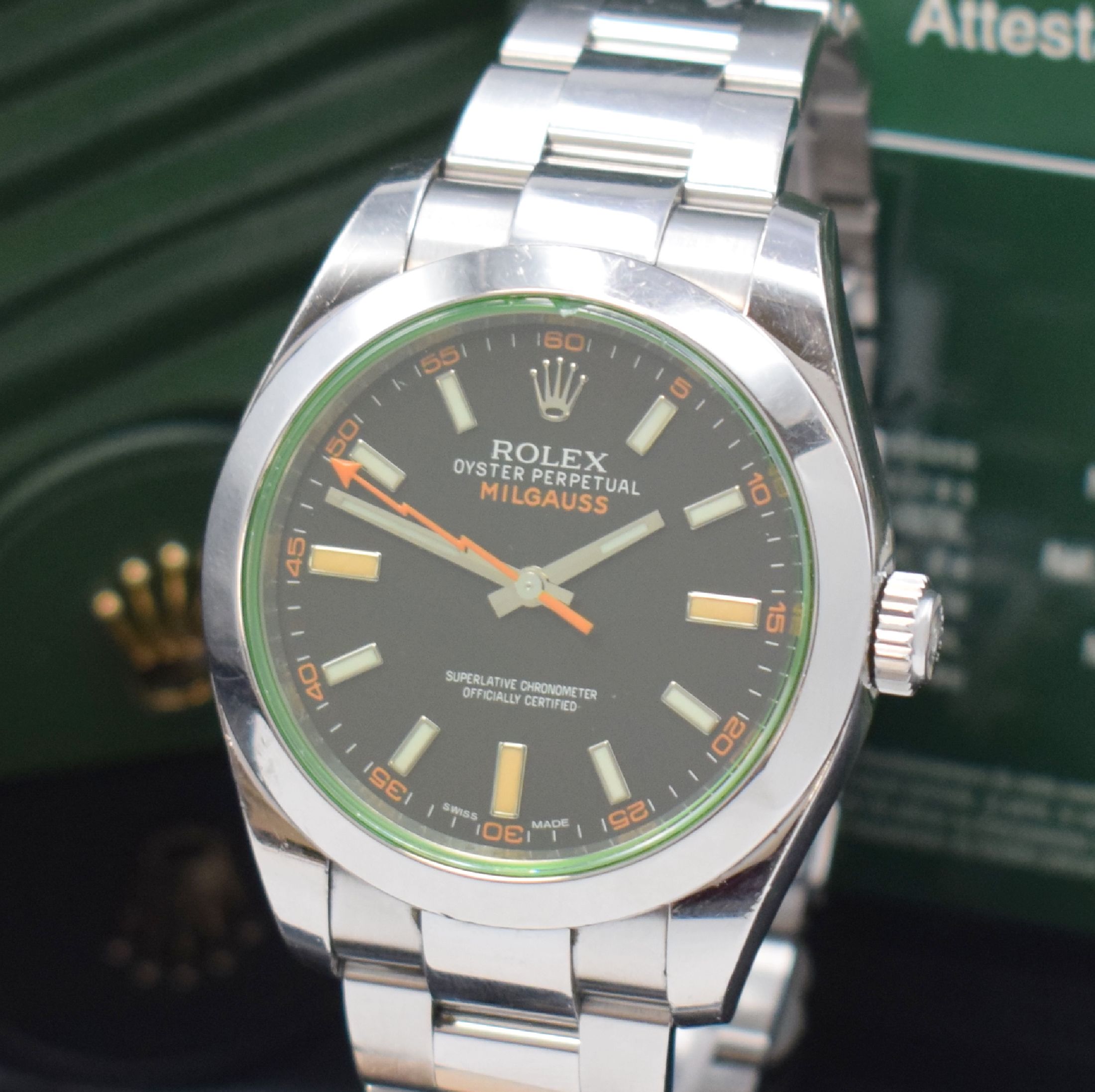 Detail a: ROLEX Herrenarmbanduhr Oyster Perpetual Milgauss Referenz 116400GV, Automatik, G- Serie, LC 216, Chronometer der Superlative in Edelstahl inkl. ...