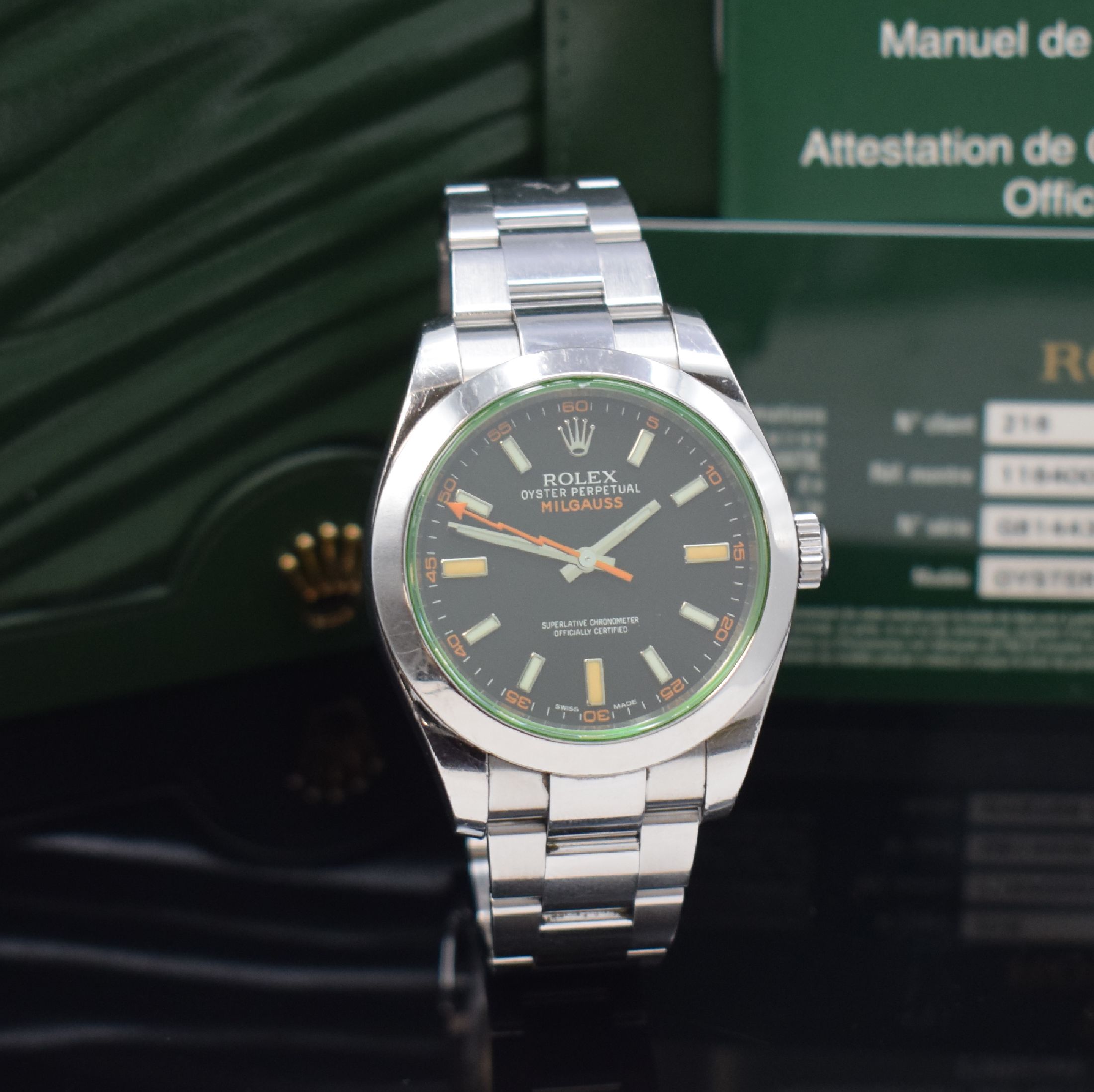 Detail b: ROLEX Herrenarmbanduhr Oyster Perpetual Milgauss Referenz 116400GV, Automatik, G- Serie, LC 216, Chronometer der Superlative in Edelstahl inkl. ...