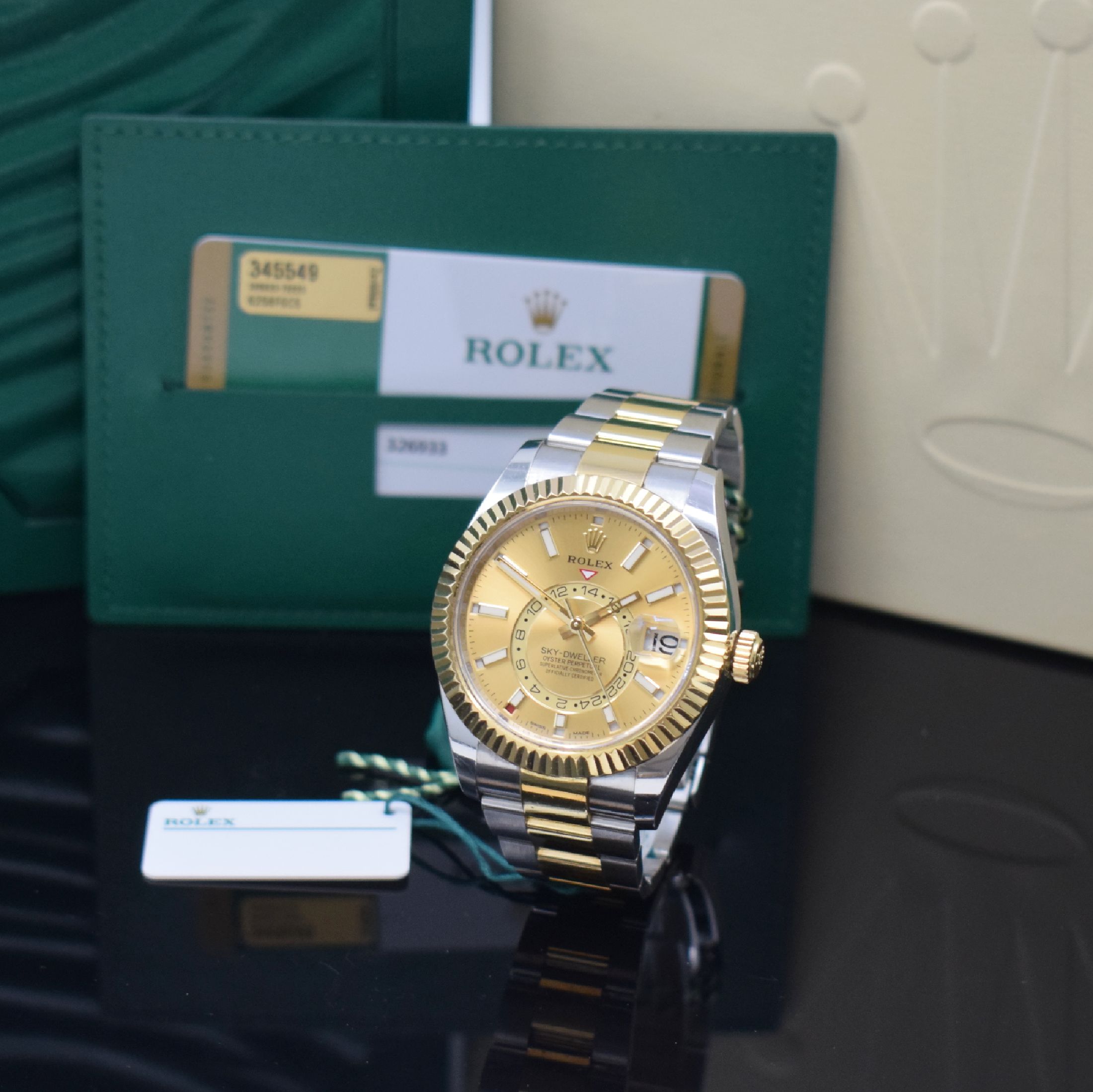 ROLEX Herrenarmbanduhr Oyster Perpetual Date Sky-Dweller Jahreskalender in Stahl/Gold Referenz 326933, Automatik, LC 100, Chronometer der ...
