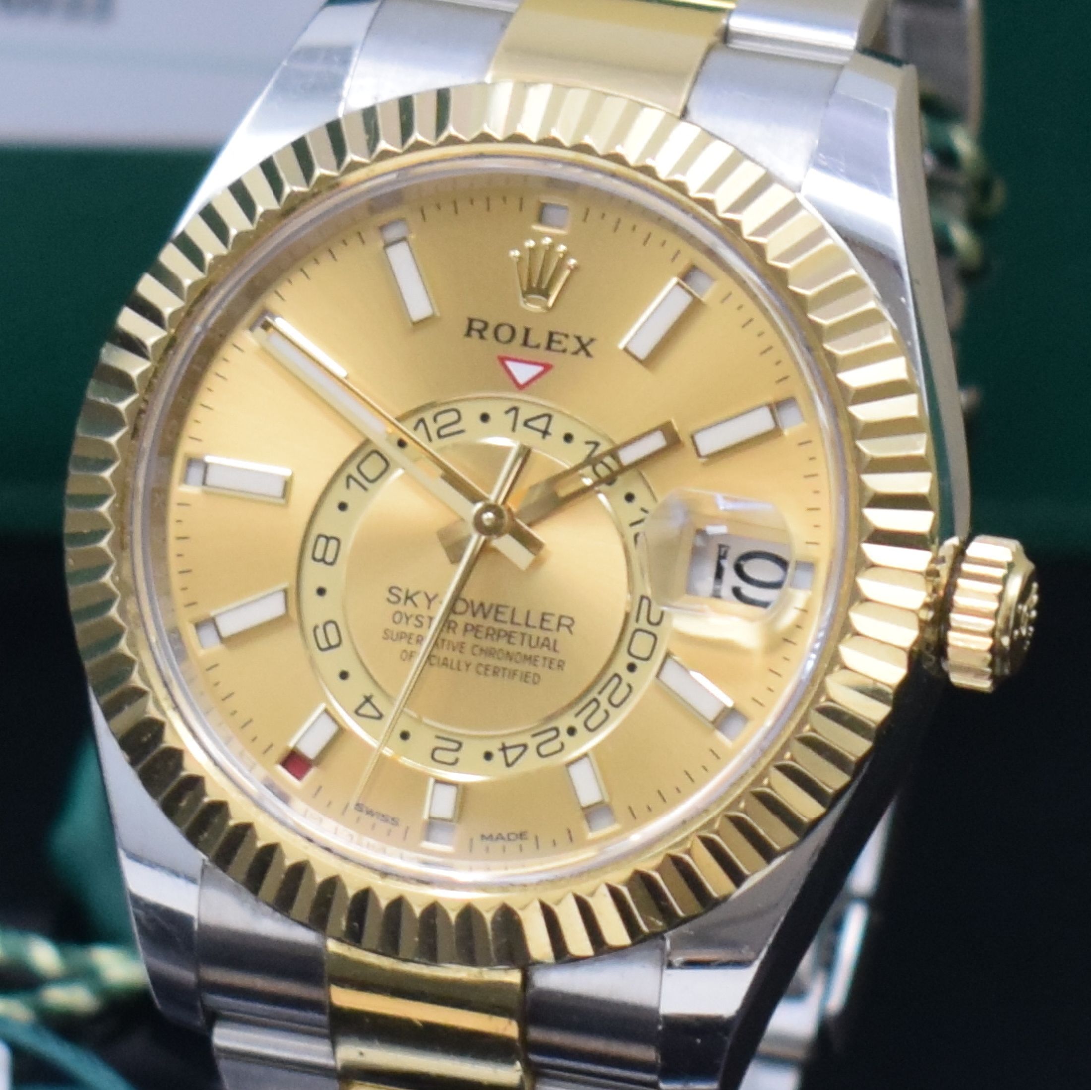 Detail b: ROLEX Herrenarmbanduhr Oyster Perpetual Date Sky-Dweller Jahreskalender in Stahl/Gold Referenz 326933, Automatik, LC 100, Chronometer der ...