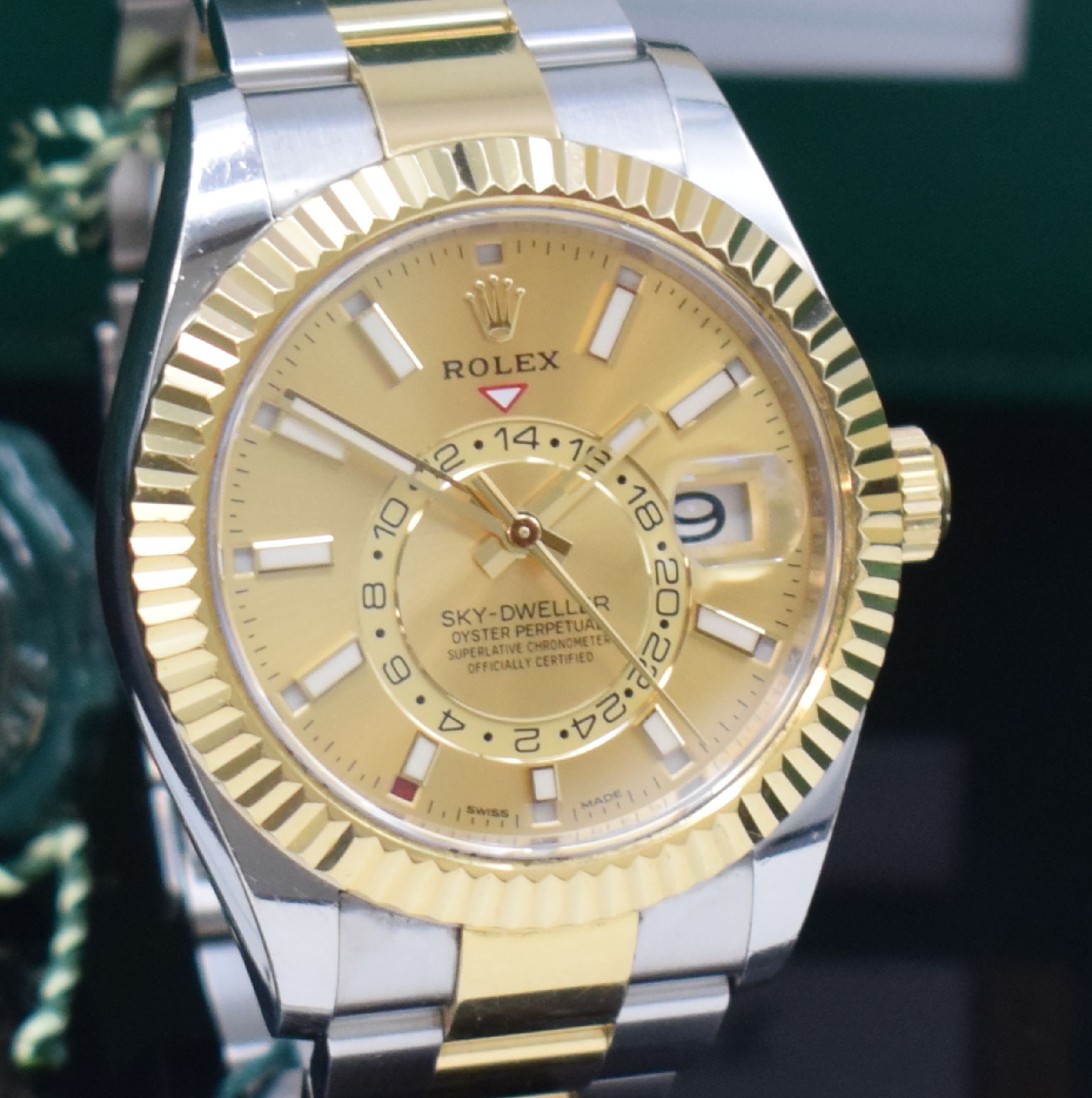Detail d: ROLEX Herrenarmbanduhr Oyster Perpetual Date Sky-Dweller Jahreskalender in Stahl/Gold Referenz 326933, Automatik, LC 100, Chronometer der ...