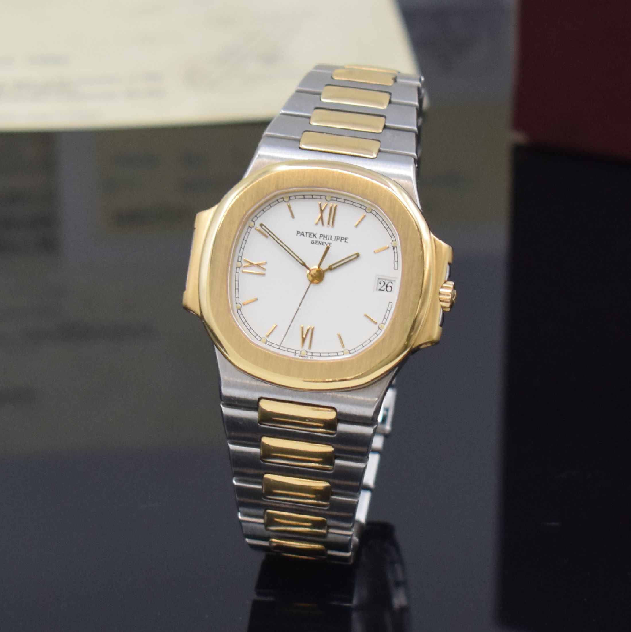 Detail a: PATEK PHILIPPE hochfeine Herrenarmbanduhr Modell Nautilus Referenz 3800/1 designed von Gerald Genta mit original Zertifikat, Schweiz verkauft ...