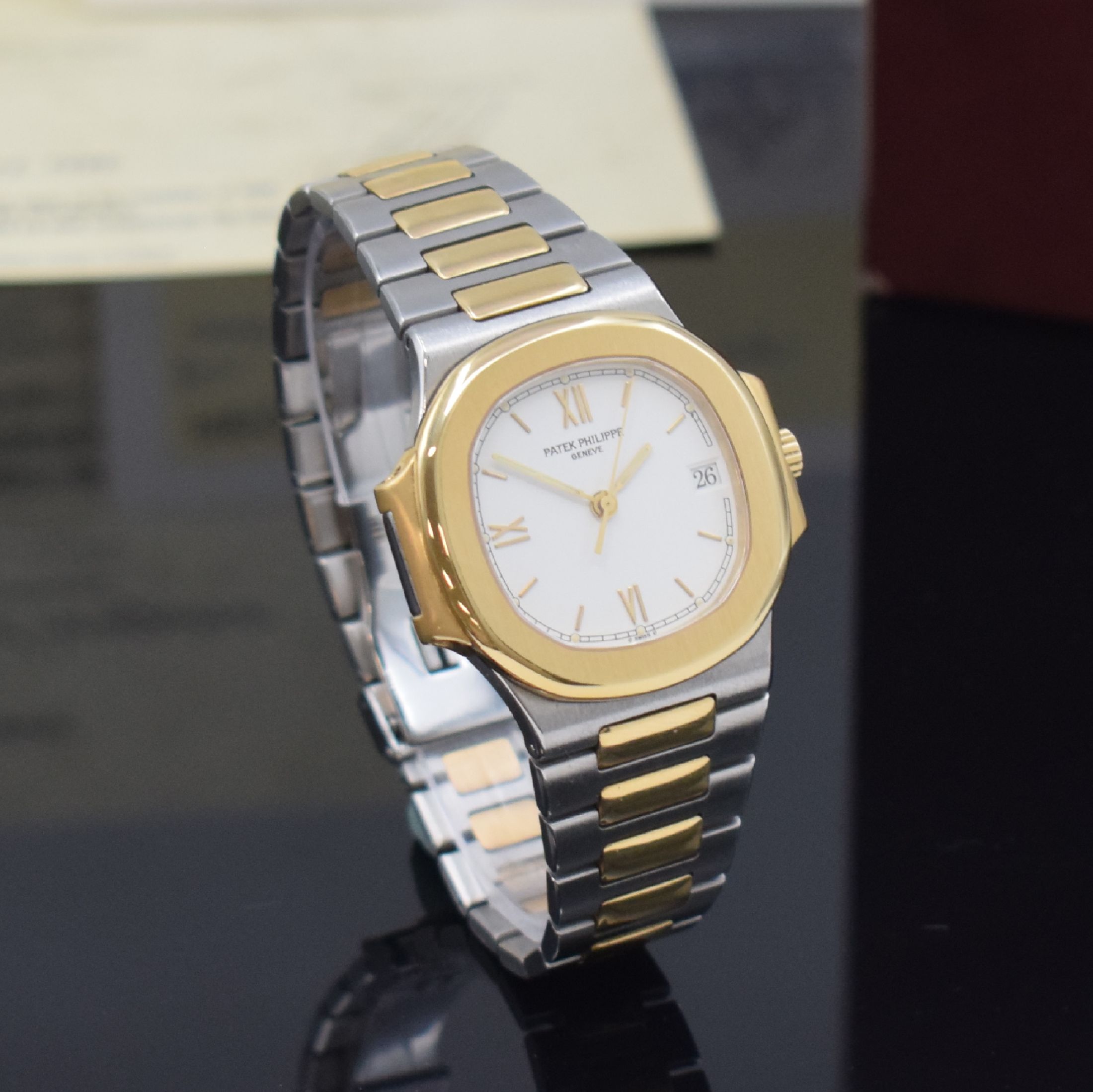 Detail d: PATEK PHILIPPE hochfeine Herrenarmbanduhr Modell Nautilus Referenz 3800/1 designed von Gerald Genta mit original Zertifikat, Schweiz verkauft ...