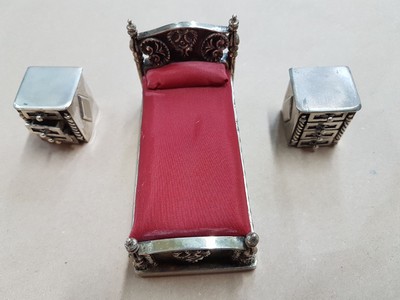 26636589t - Miniatur Schlafzimmer und Salon aus Silber, Celil Lom, Türkei 20.Jh.