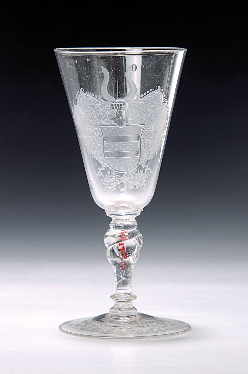 Wappenpokal, um 1770/1800, farbloses Glas, Nodus mit eingeschmolzenem Rubinfaden, H. 19.5 cm, ohne Deckel