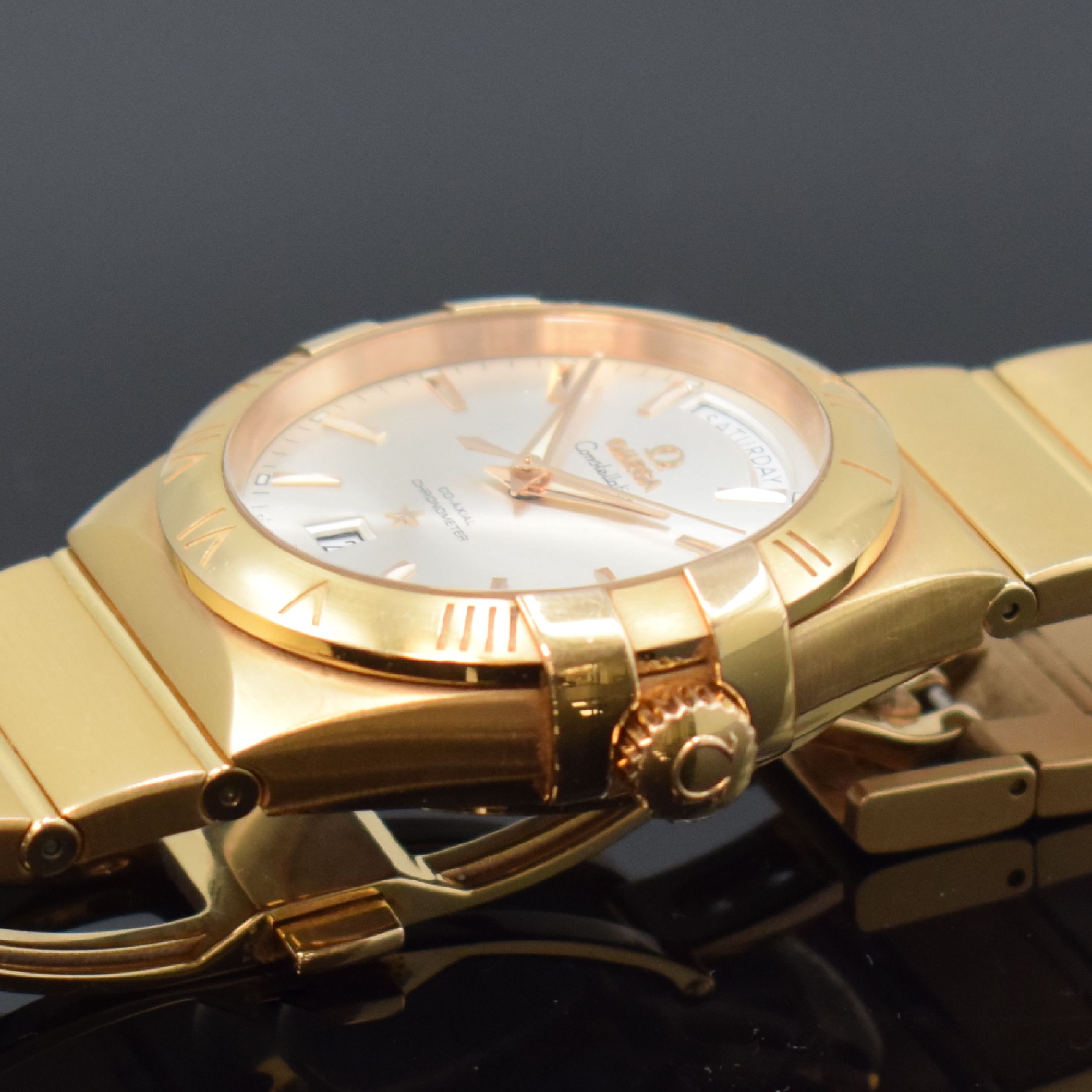 Detail d: OMEGA seltene Herrenarmbanduhr Constellation Co-Axial Chronometer in Roségold 750/000 mit Tag und Datum, Automatik, Schweiz um 2010, massives, ...