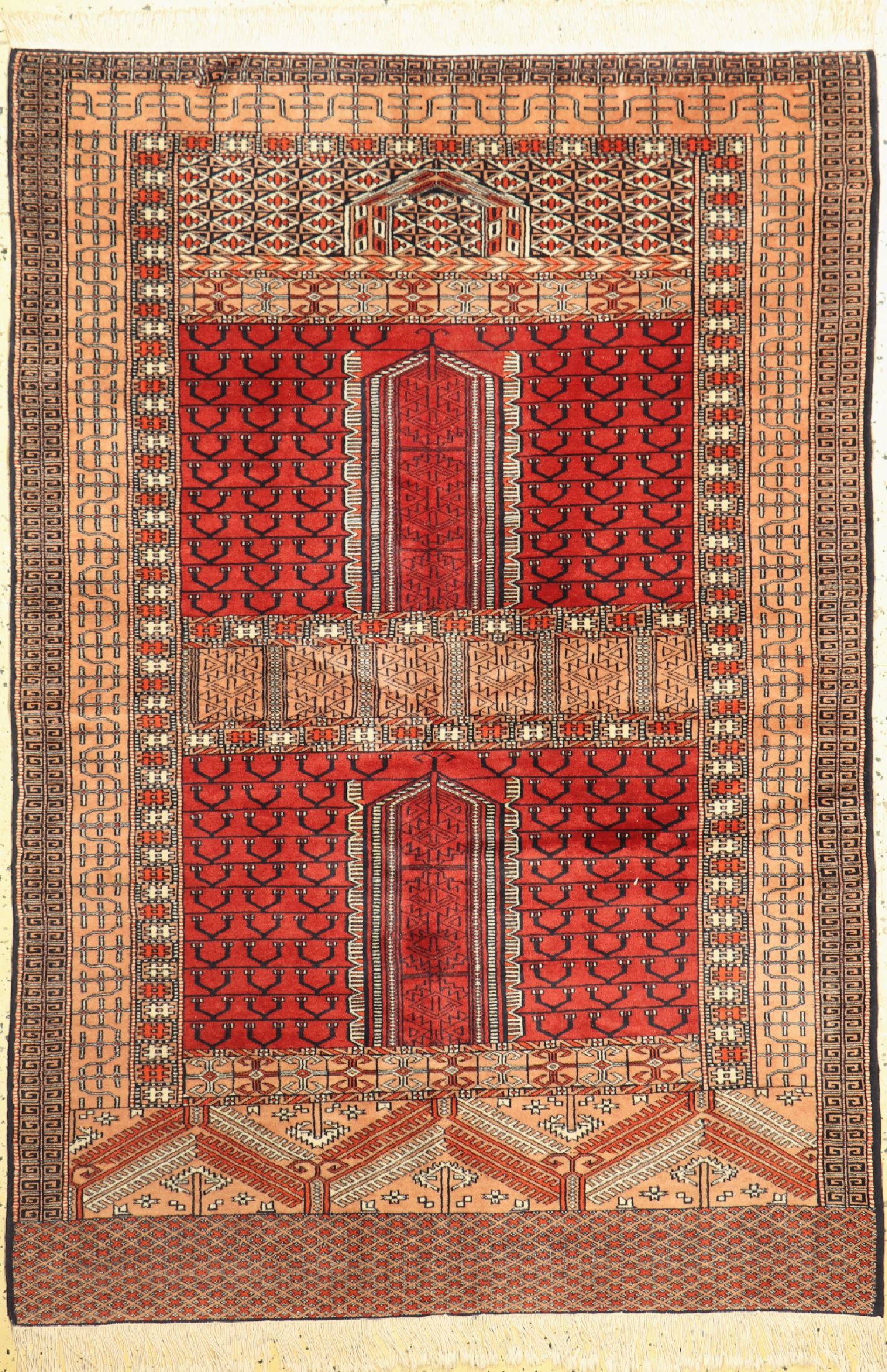 Buchara Engsi, Pakistan, ca. 40 Jahre, Wolle auf Baumwolle, ca. 185 x 128 cm, EHZ: 1-2