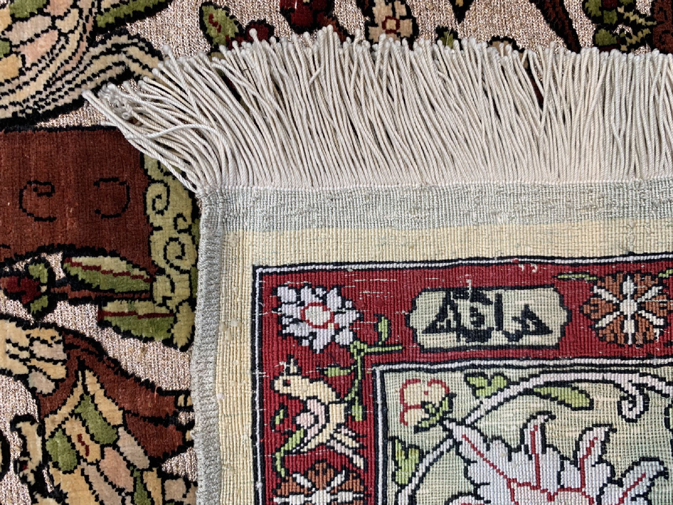 Detail e: Hereke Seide fein, signiert, Türkei, um 1960, reine Naturseide, metallbroschiert, ca. 107 x 75 cm, EHZ: 1