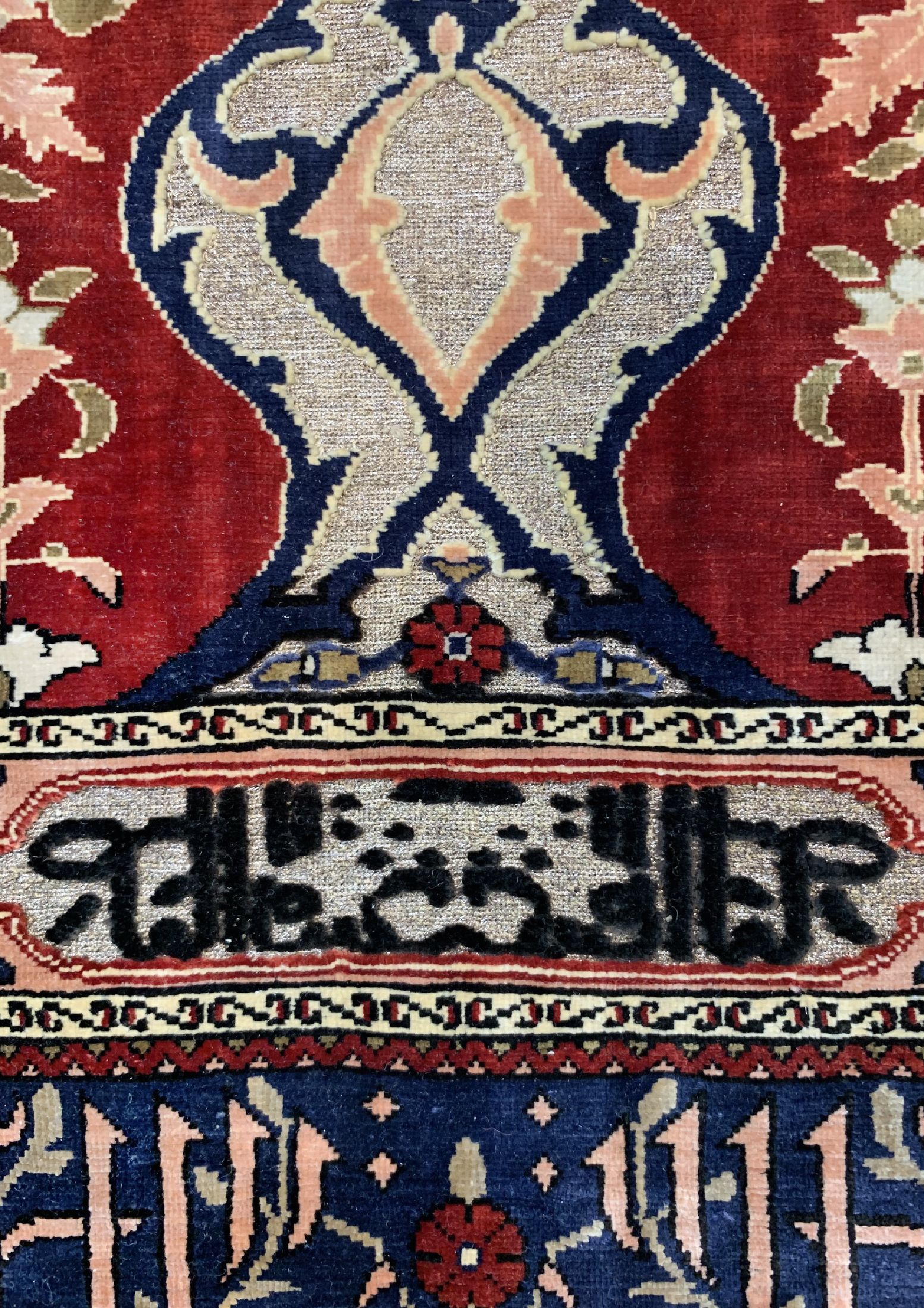Detail b: Hereke Seide fein, signiert, Türkei, um 1960, reine Naturseide(Metallbroschiert), ca 82 x 56 cm, ca. 1,0 Mio. Kn/qm, EHZ: 1