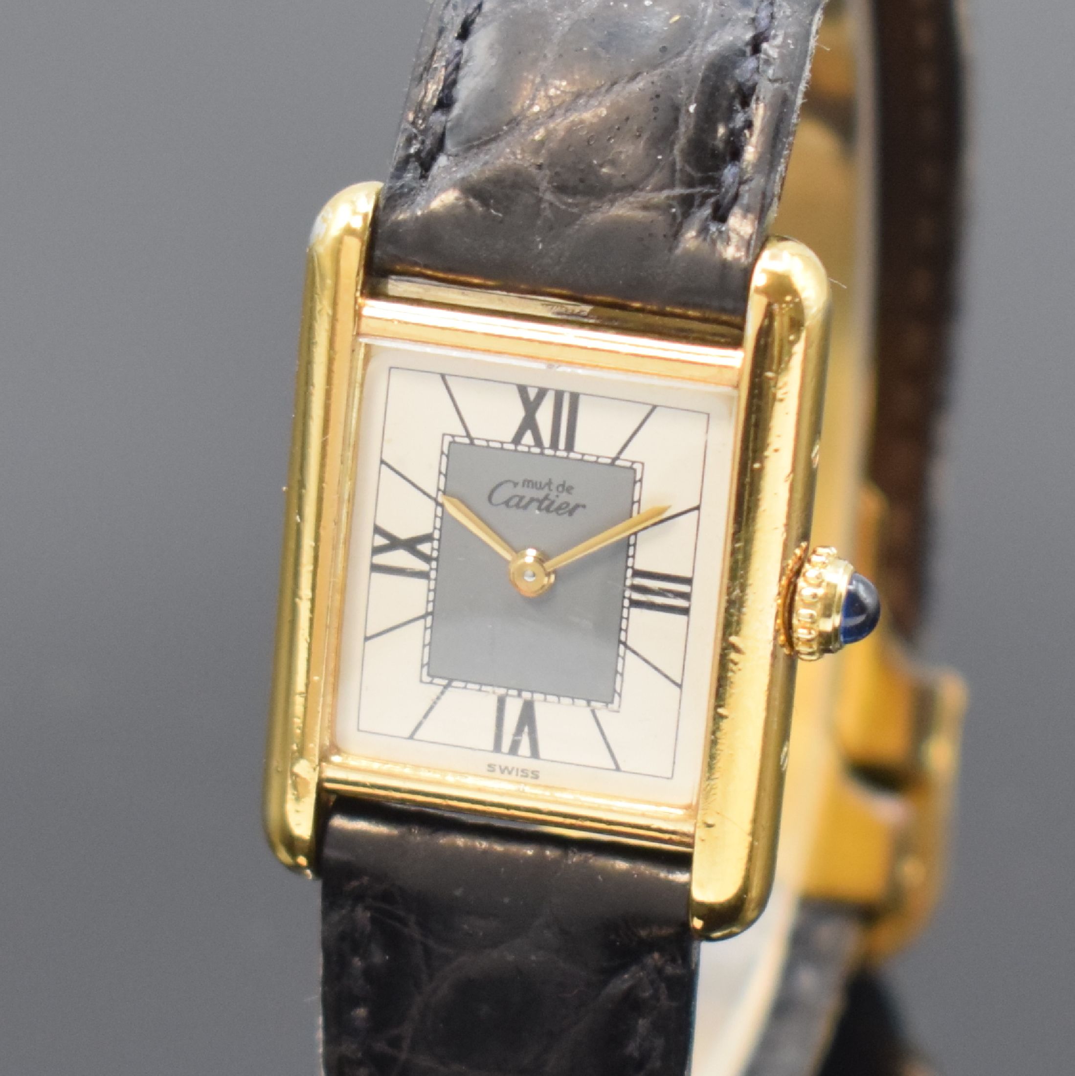 Detail a: CARTIER Tank Damenarmbanduhr in Vermeil, Schweiz um 1990, quartz, 4-fach verschr. Geh. pat., orig. Lederband m. verg. orig. Faltschl., Mineralglas ...
