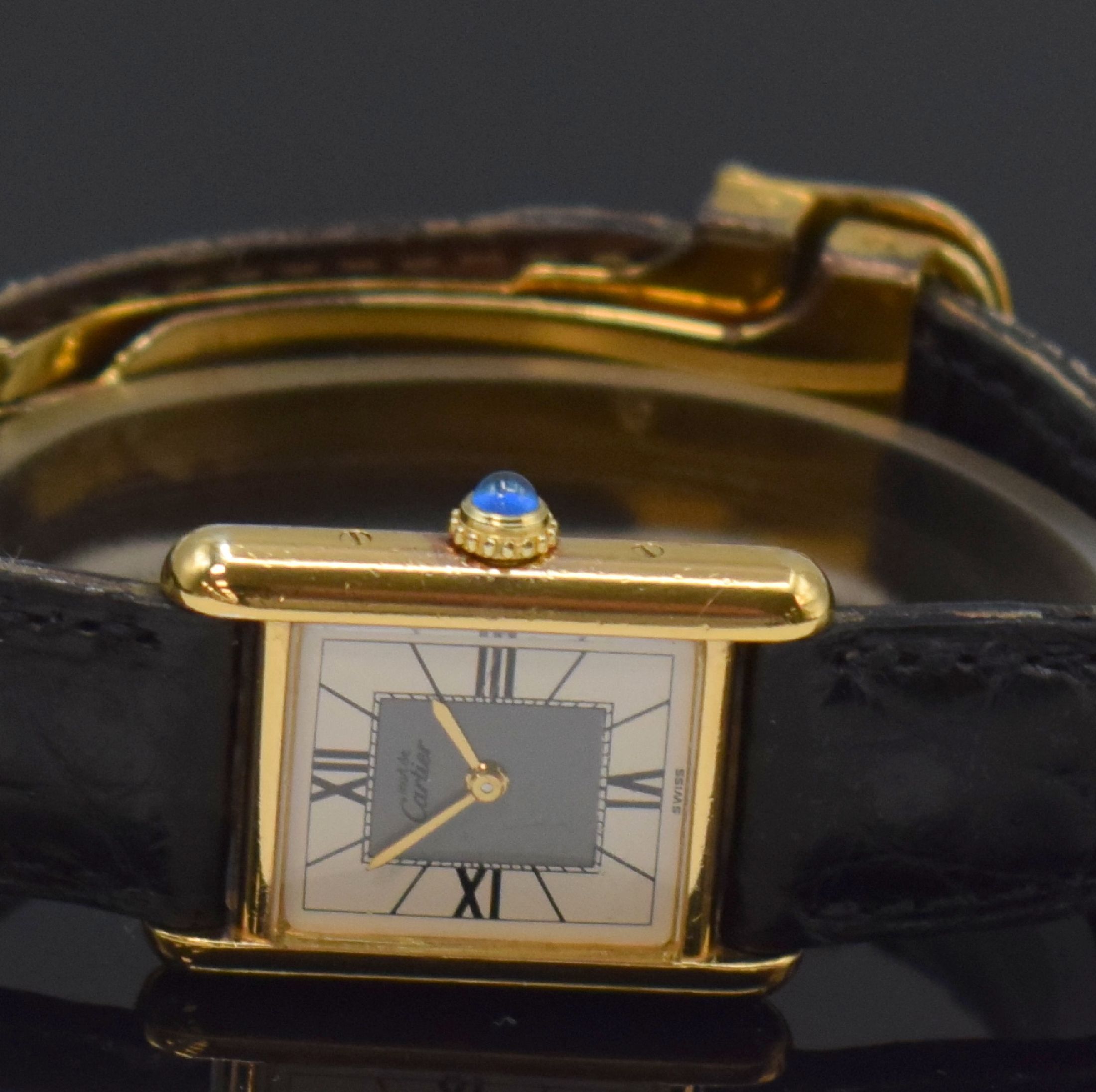 Detail b: CARTIER Tank Damenarmbanduhr in Vermeil, Schweiz um 1990, quartz, 4-fach verschr. Geh. pat., orig. Lederband m. verg. orig. Faltschl., Mineralglas ...