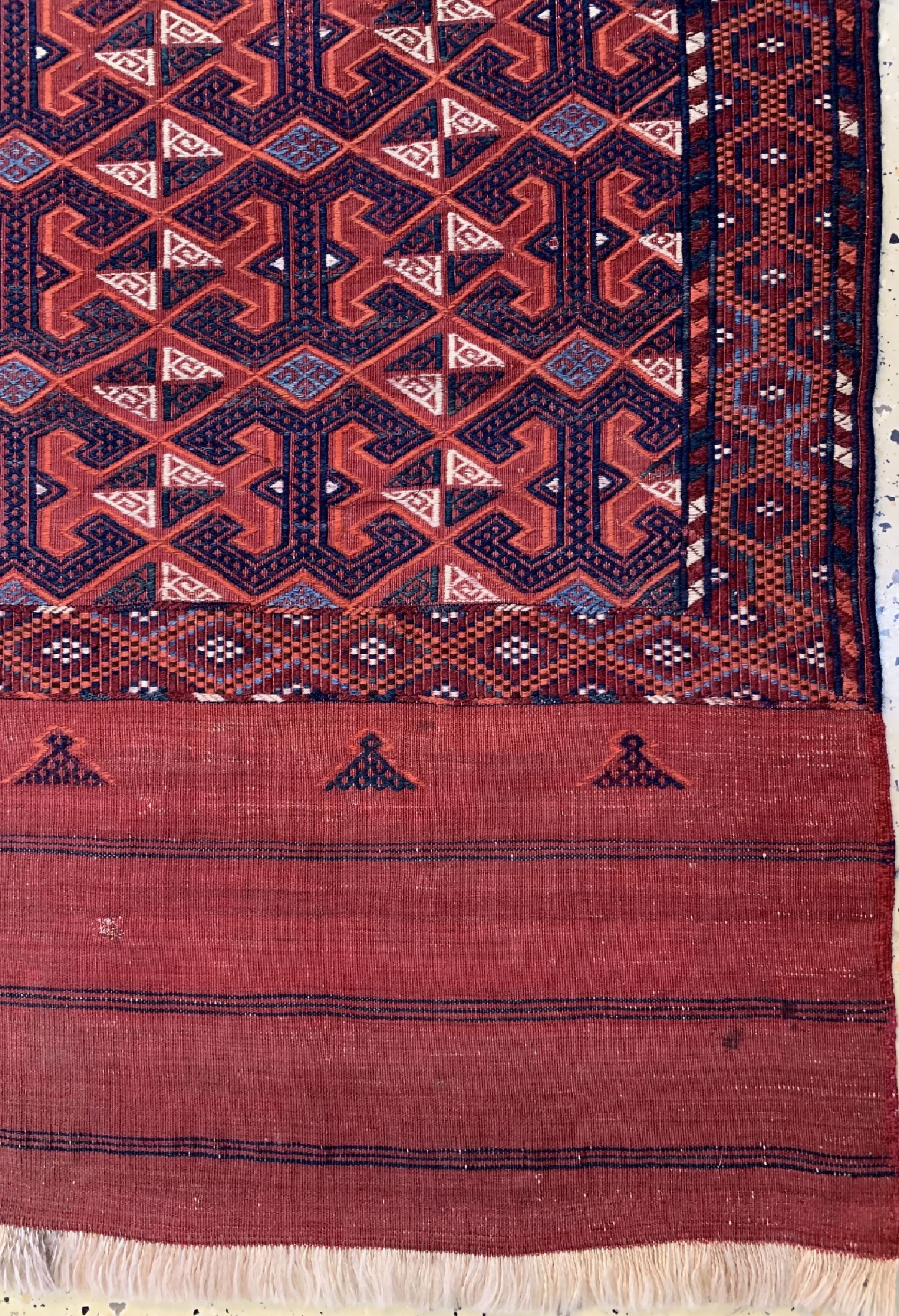 Detail a: Verneh antik, Turkmenistan, um 1900, Wolle auf Wolle, ca. 339 x 209 cm, einen Riss im Kelimschürtze, EHZ: 2