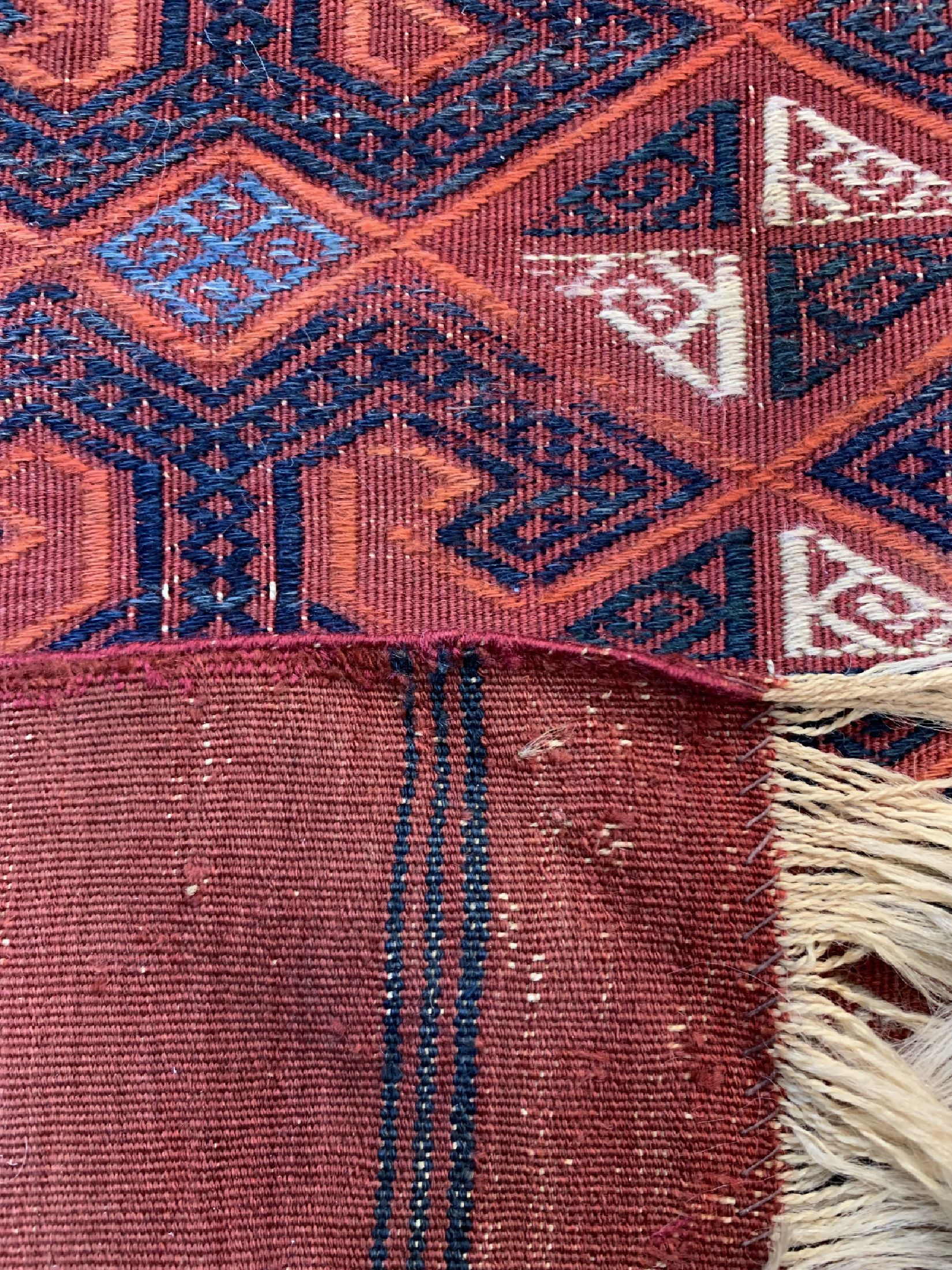 Detail d: Verneh antik, Turkmenistan, um 1900, Wolle auf Wolle, ca. 339 x 209 cm, einen Riss im Kelimschürtze, EHZ: 2