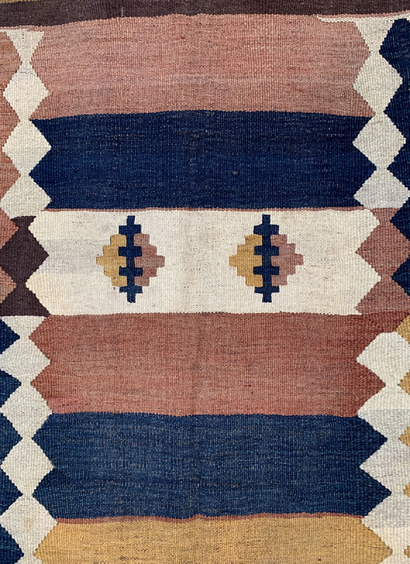 Detail b: Kelim antik, Tadschikistan, um 1920, Wolle auf Wolle, ca. 330 x 162 cm, EHZ: 1-2