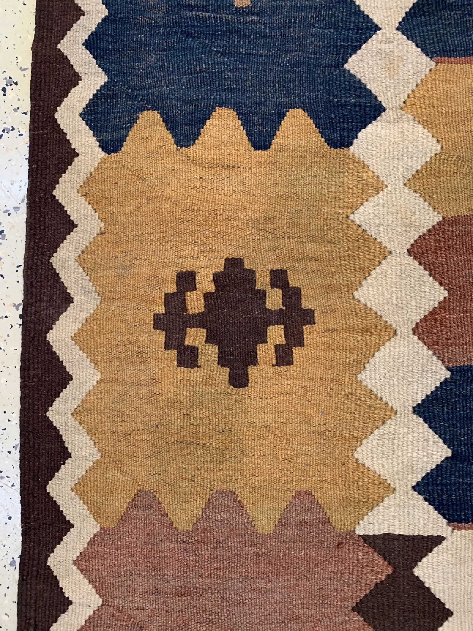 Detail c: Kelim antik, Tadschikistan, um 1920, Wolle auf Wolle, ca. 330 x 162 cm, EHZ: 1-2