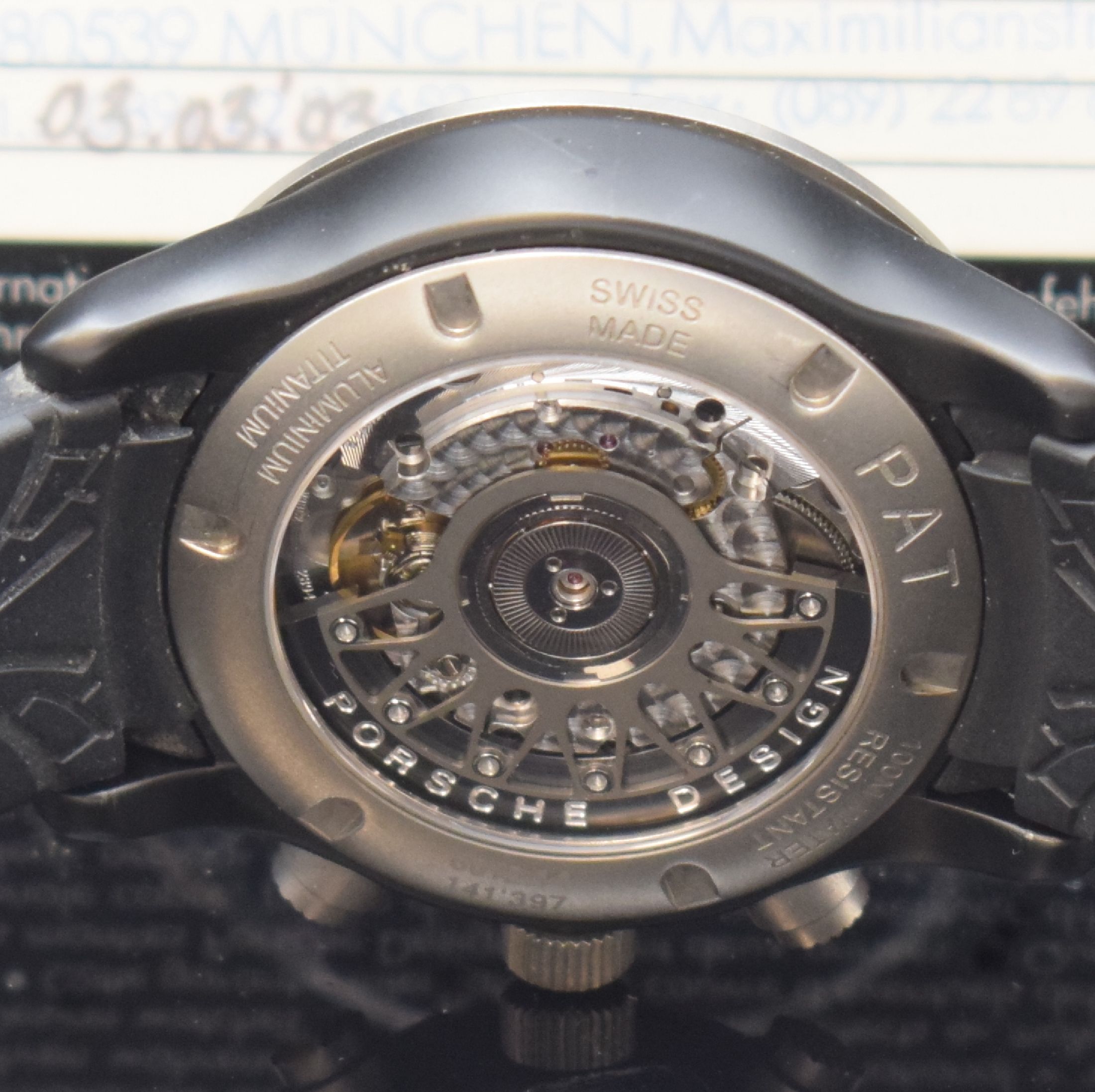 Detail e: PORSCHE DESIGN Dashboard Armbandchronograph Referenz 6612.14, Automatik, teilw. geschwärztes Geh. in Aluminium und Titan kombiniert, Boden und Krone ...
