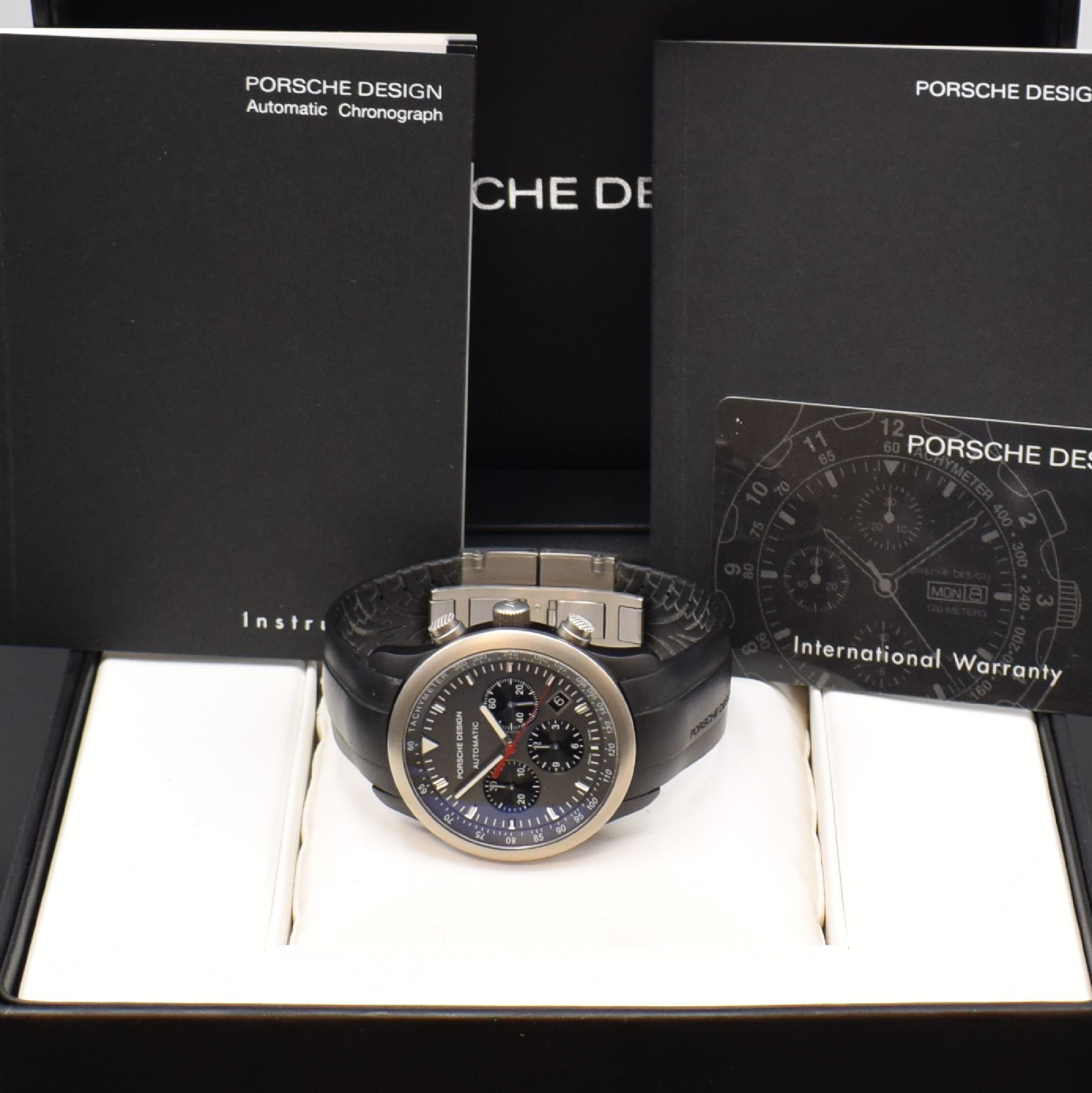 Detail f: PORSCHE DESIGN Dashboard Armbandchronograph Referenz 6612.14, Automatik, teilw. geschwärztes Geh. in Aluminium und Titan kombiniert, Boden und Krone ...