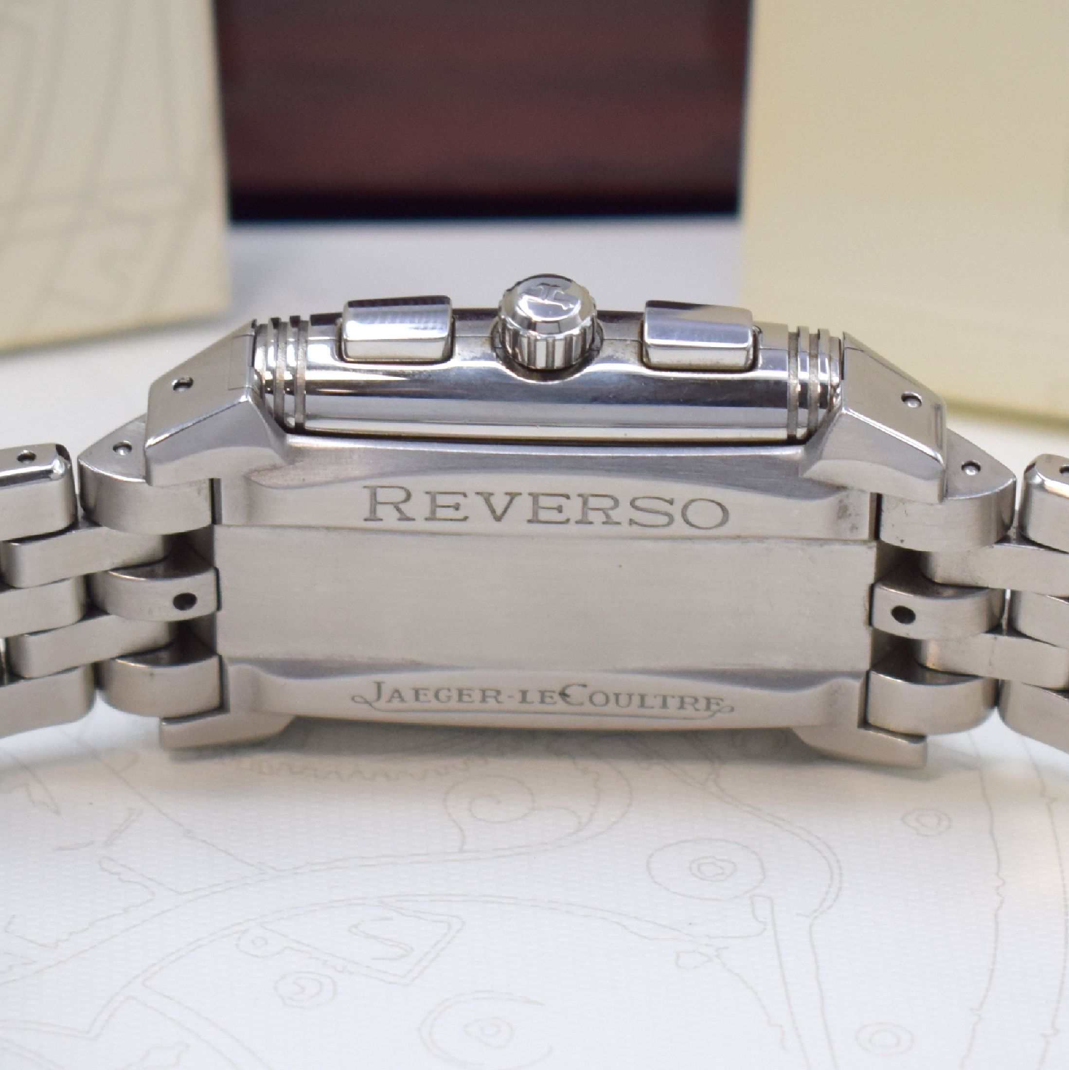 Detail e: Jaeger-LeCoultre Herrenarmbanduhr Modell Reverso Gran Sport Chronograph Referenz 295.8.59, Handaufzug, um 180 Grad drehb. Wendegehäuse in Edelstahl ...