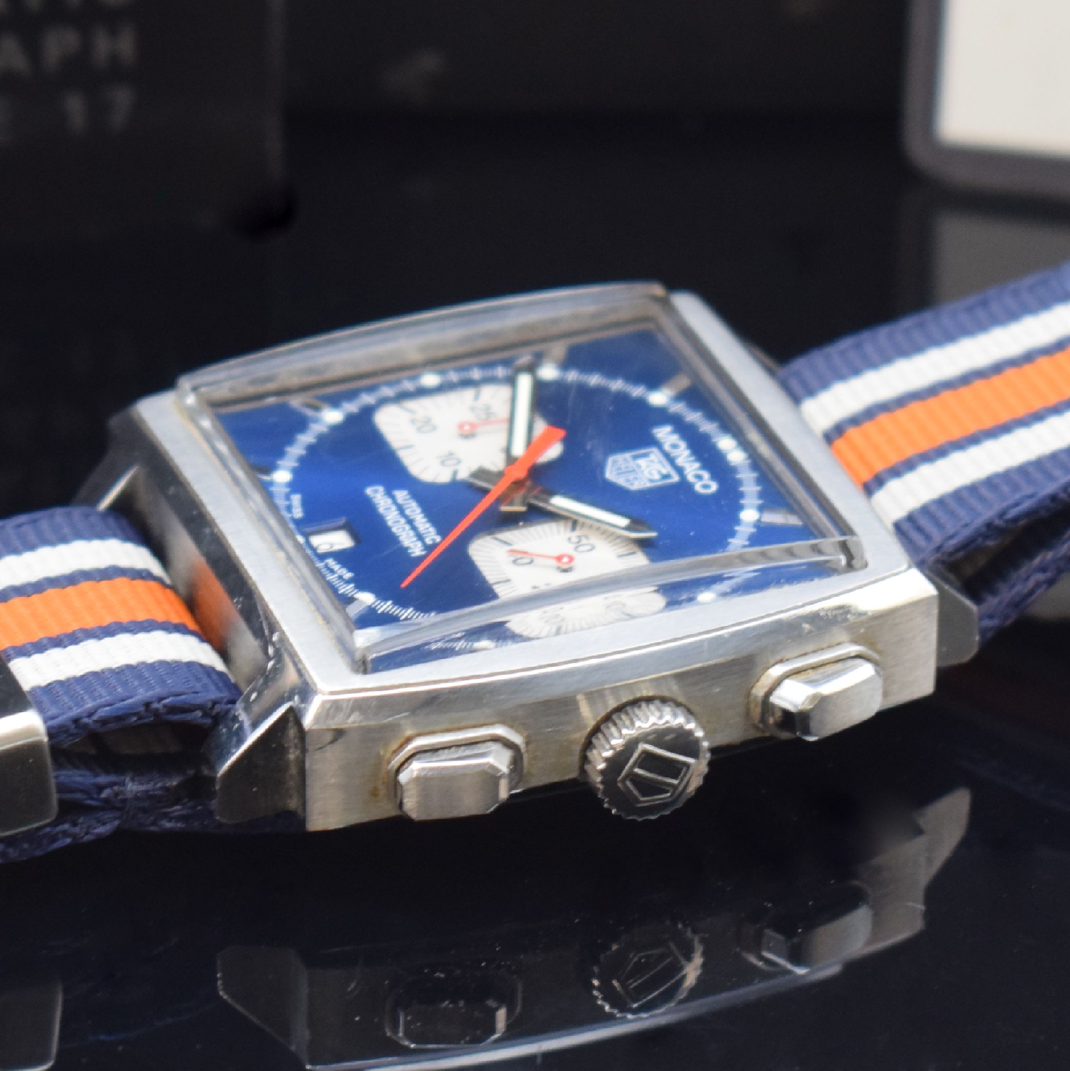 Detail c: TAG HEUER Armbandchronograph Serie Monaco Referenz CW2113-0, Automatik, Edelstahlgeh. inkl. orig. Ripsband, zus. orig. Lederband m. orig. Faltschl. ...