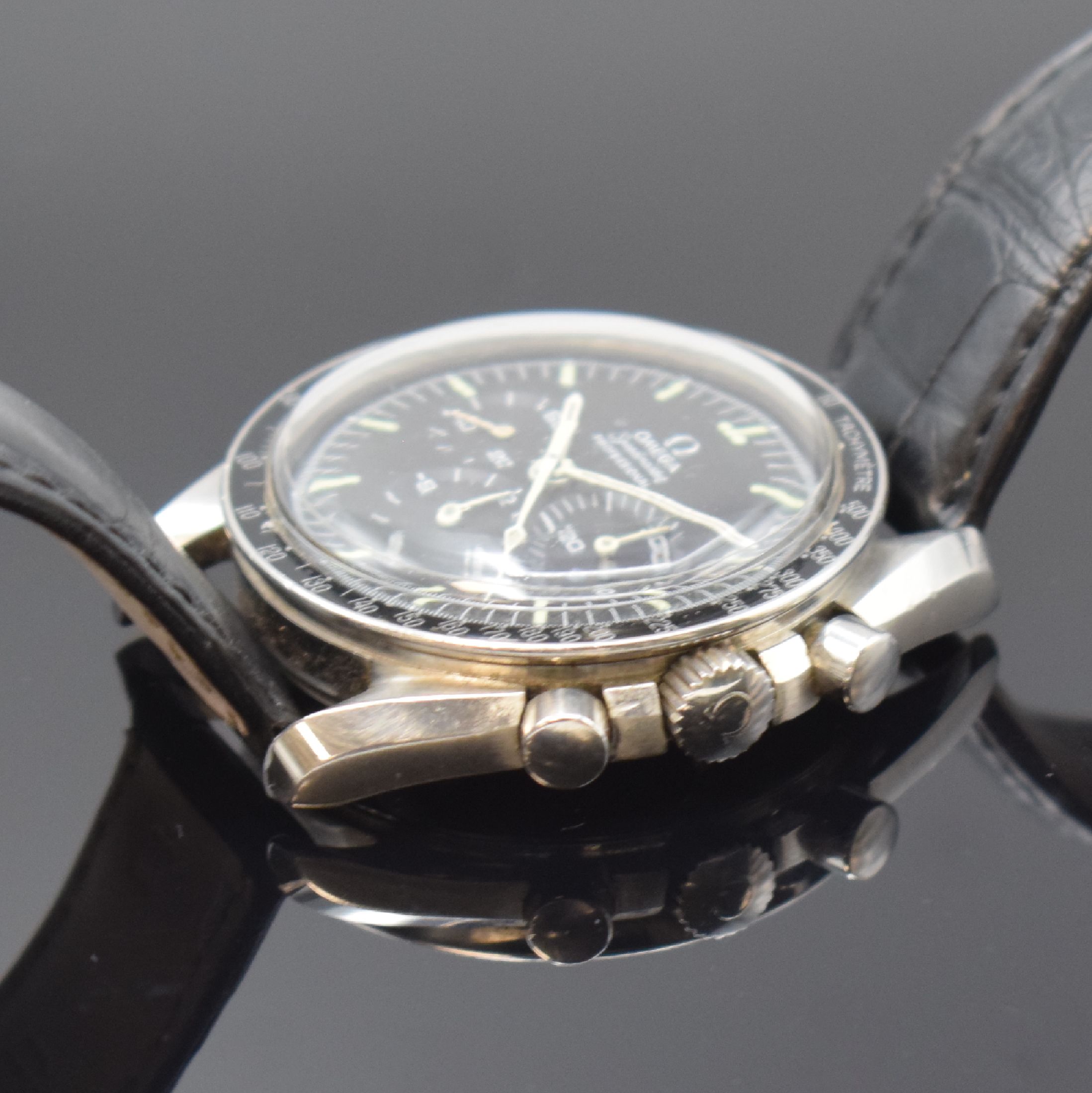 Detail b: OMEGA Speedmaster Professional Referenz 145022-69ST Herrenarmbanduhr mit Chronograph und sog. "Dot over 90" Lünette, Schweiz um 1969, ...