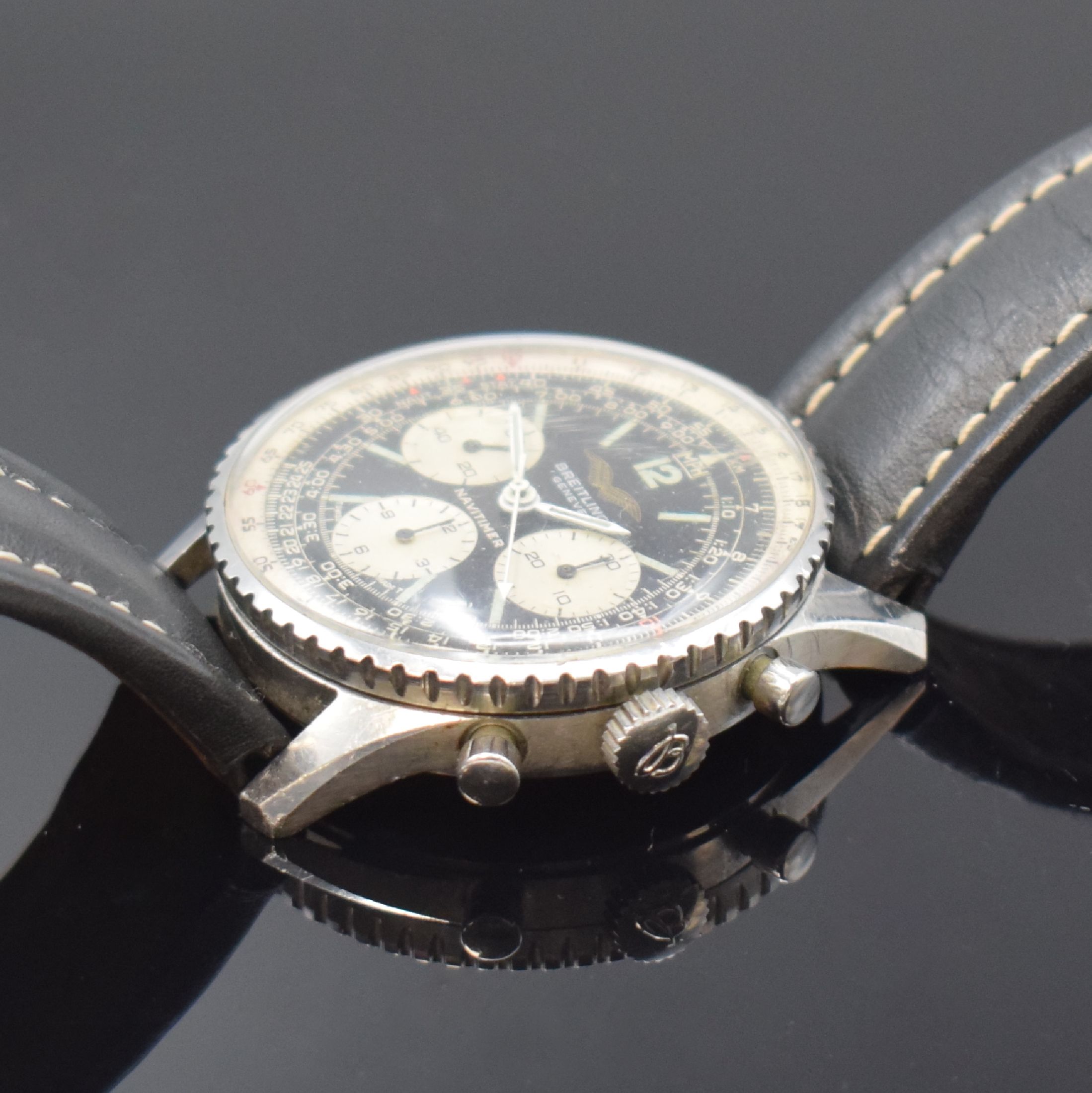 Detail c: BREITLING Schaltradchronograph Navitimer für die Irakische Luftwaffe, Handaufzug, Schweiz um 1960, 3-teil. Edelstahlgeh., Boden m. irakischem ...