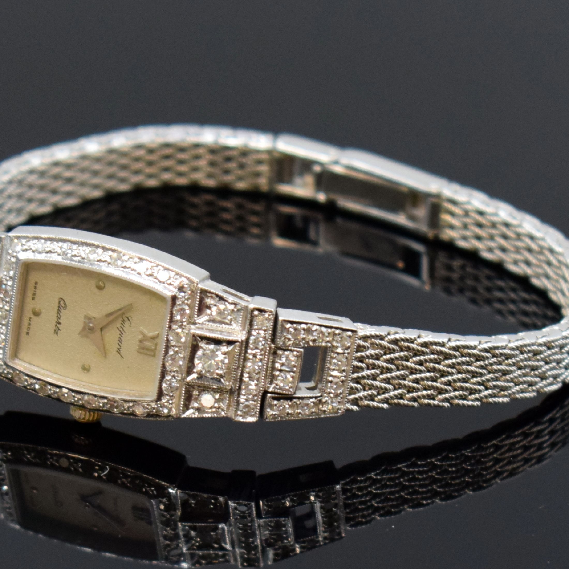 Detail d: GUEPARD Damenarmbanduhr in WG 585/000 mit Diamanten, Schweiz um 1980, quarz, 2-teil. Geh., Boden aufgedr., Milanaiseband in WG 585/000, silb. ...