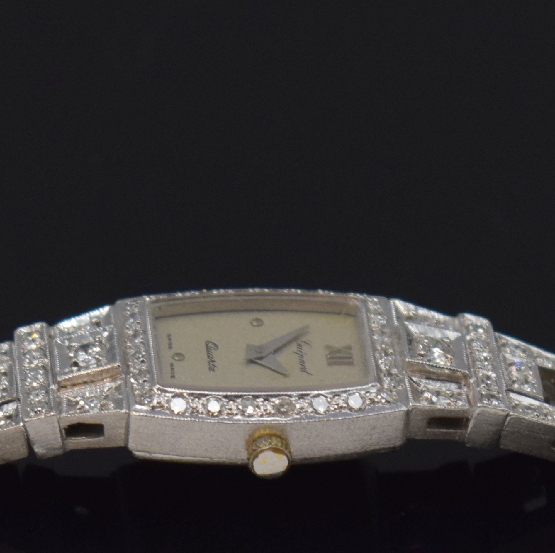 Detail e: GUEPARD Damenarmbanduhr in WG 585/000 mit Diamanten, Schweiz um 1980, quarz, 2-teil. Geh., Boden aufgedr., Milanaiseband in WG 585/000, silb. ...