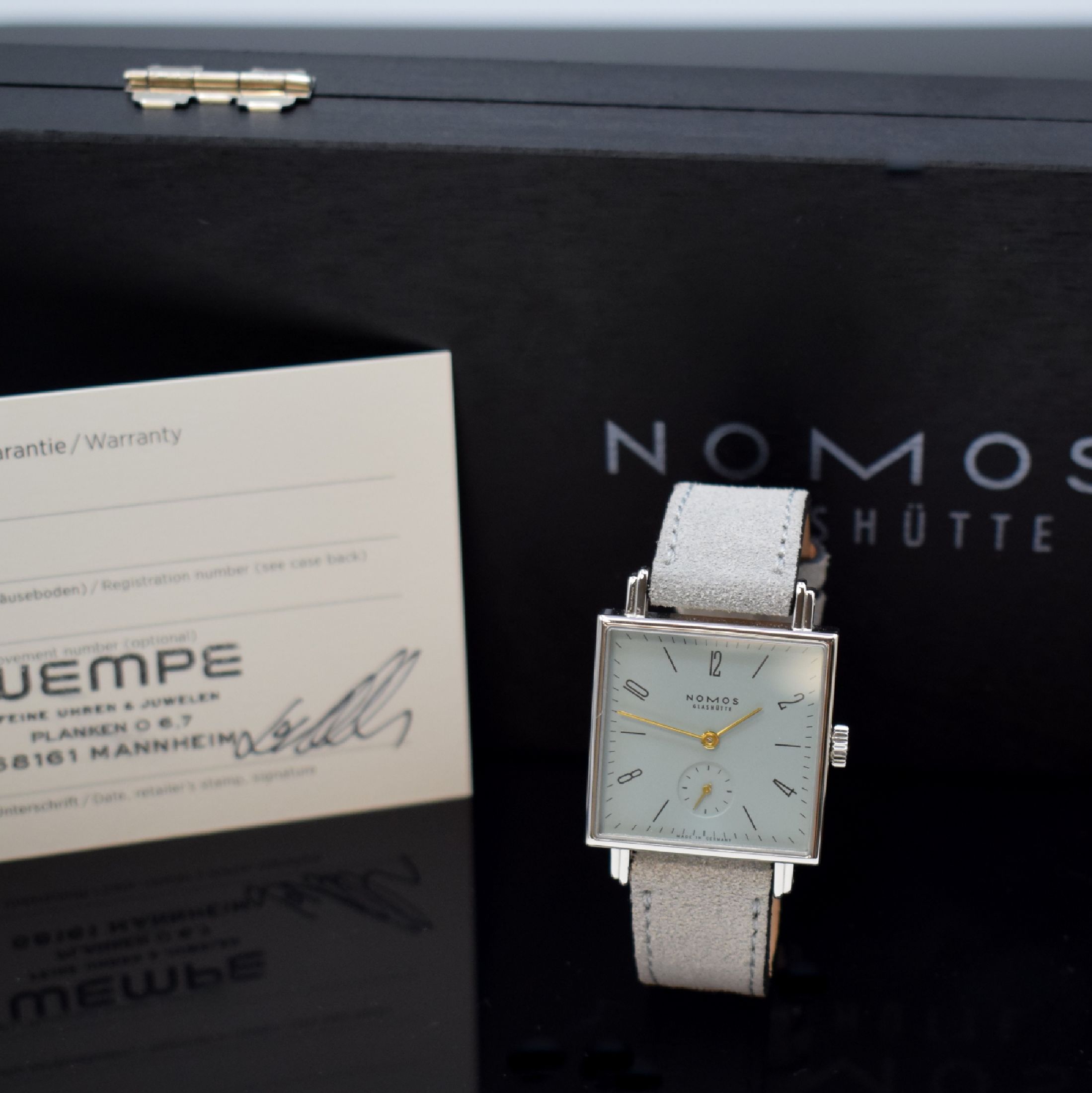 NOMOS Tetra Armbanduhr Referent 447 in Edelstahl, Deutschland verk. 06/2021, Handaufzug, 2-teil. Geh., Boden 4-fach verschr., Zifferbl. m. arab. ...