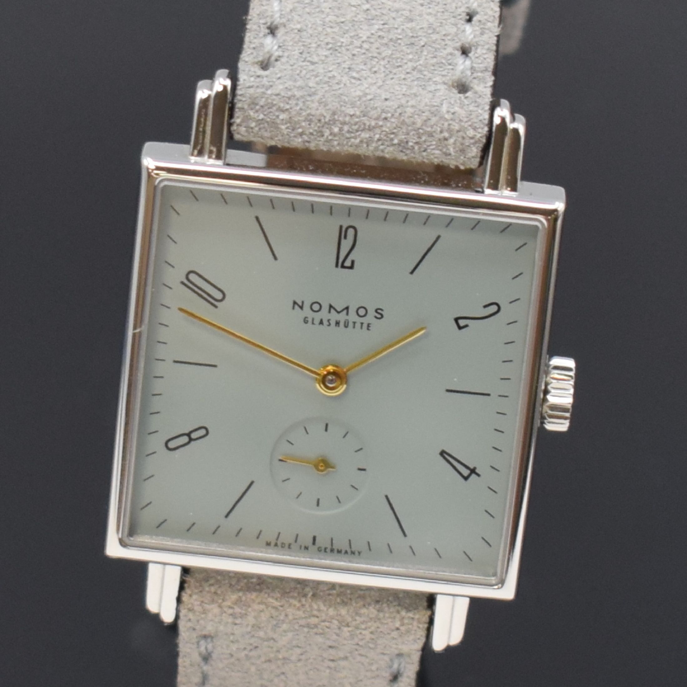 Detail b: NOMOS Tetra Armbanduhr Referent 447 in Edelstahl, Deutschland verk. 06/2021, Handaufzug, 2-teil. Geh., Boden 4-fach verschr., Zifferbl. m. arab. ...