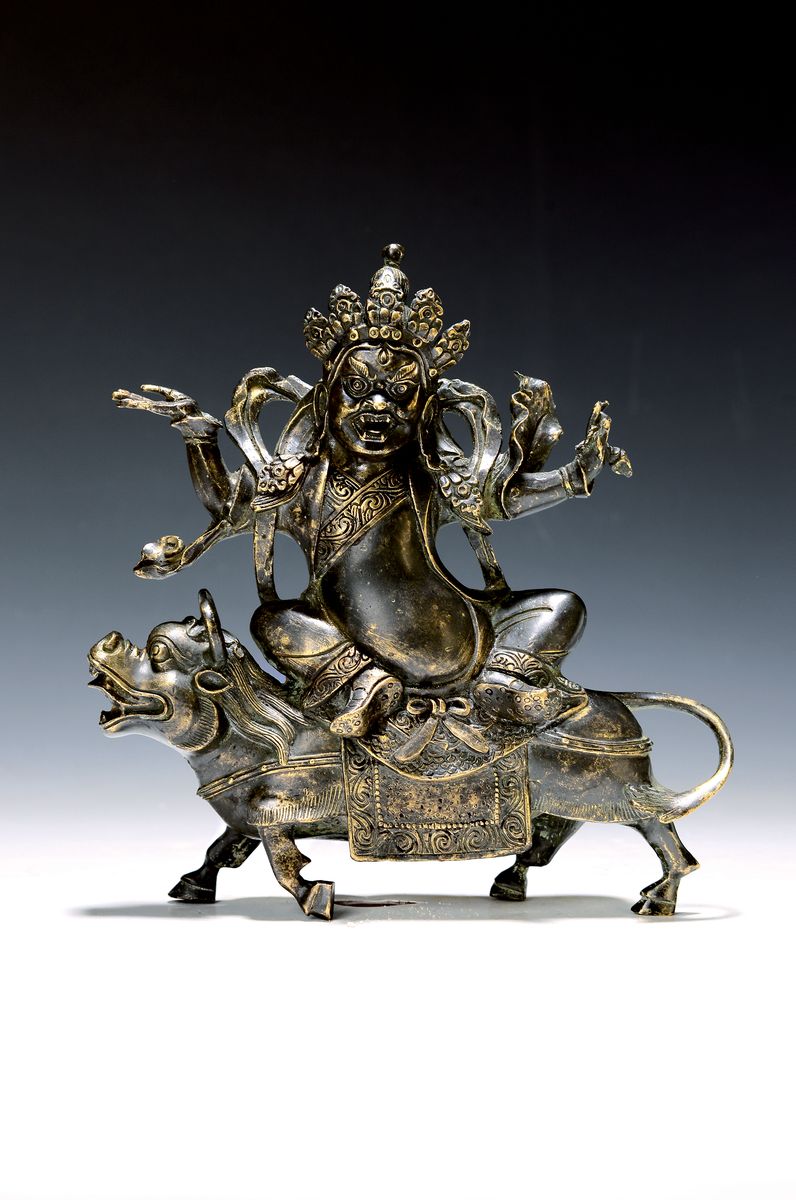 Mahakala, Mongolei, um 1900, Bronze, auf einem Büffel reitend, ca. 21 x 21 x 4.5 cm