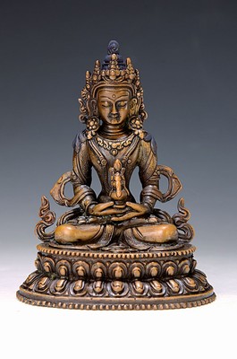 Image 26638991 - Amitayus Bodhisattva, Tibet, 19th century, bronze, on double lotus throne, meditation posture Dhyana Mudra, ambrosia vase, ca. 15 x 11.5 x 8.5 cm