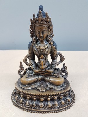 26638991d - Amitayus Bodhisattva, Tibet, 19th century, bronze, on double lotus throne, meditation posture Dhyana Mudra, ambrosia vase, ca. 15 x 11.5 x 8.5 cm
