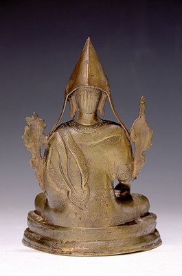 26638999a - Tsongkappa/yellow-capped monk, 19th century, bronze, approx. 19 x 13x 10 cm