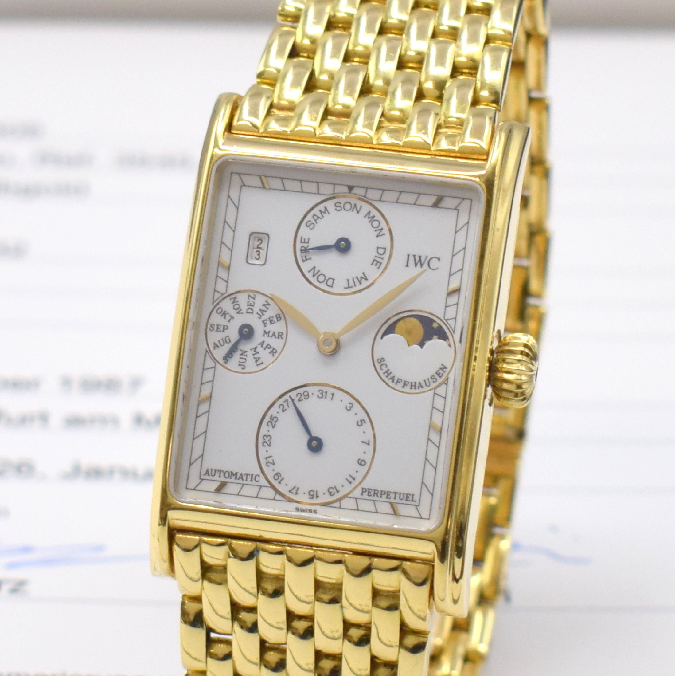 Detail a: IWC feine, astronomische Herrenarmbanduhr mit ewigem Kalender Modell Novecento in GG 750/000 Referenz 3545, Automatik, orig. Gliederband m. dopp. ...