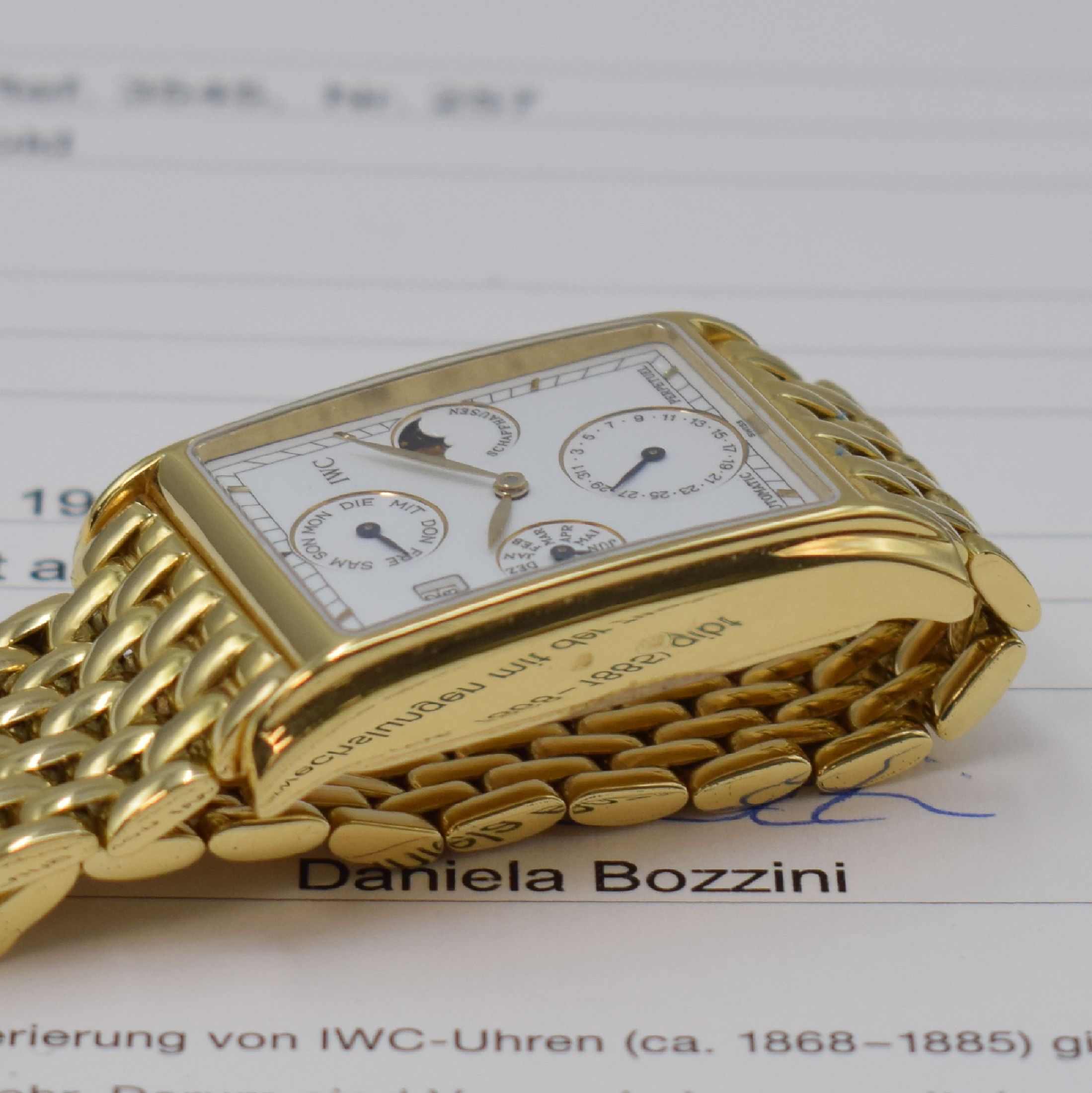 Detail d: IWC feine, astronomische Herrenarmbanduhr mit ewigem Kalender Modell Novecento in GG 750/000 Referenz 3545, Automatik, orig. Gliederband m. dopp. ...