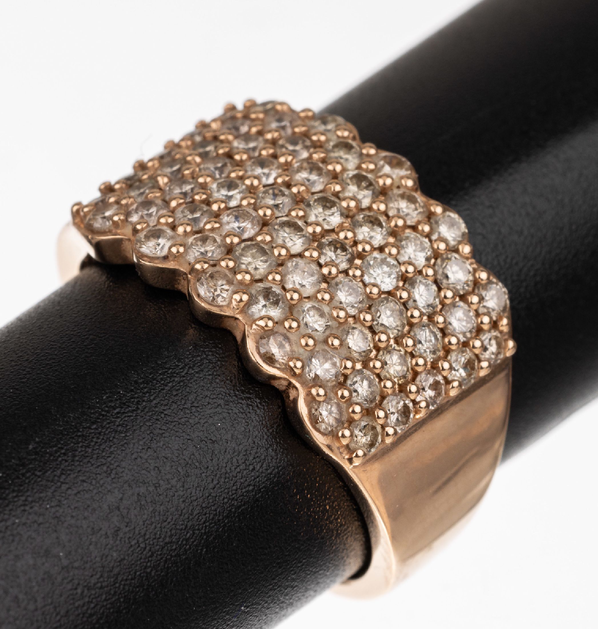 14 kt Gold Brillant-Ring, RoseG 585/000, 60Brillanten zus. ca. 1.50 ct Weiß-l.get.Weiß/p,RW 60, ca. 7.4 g