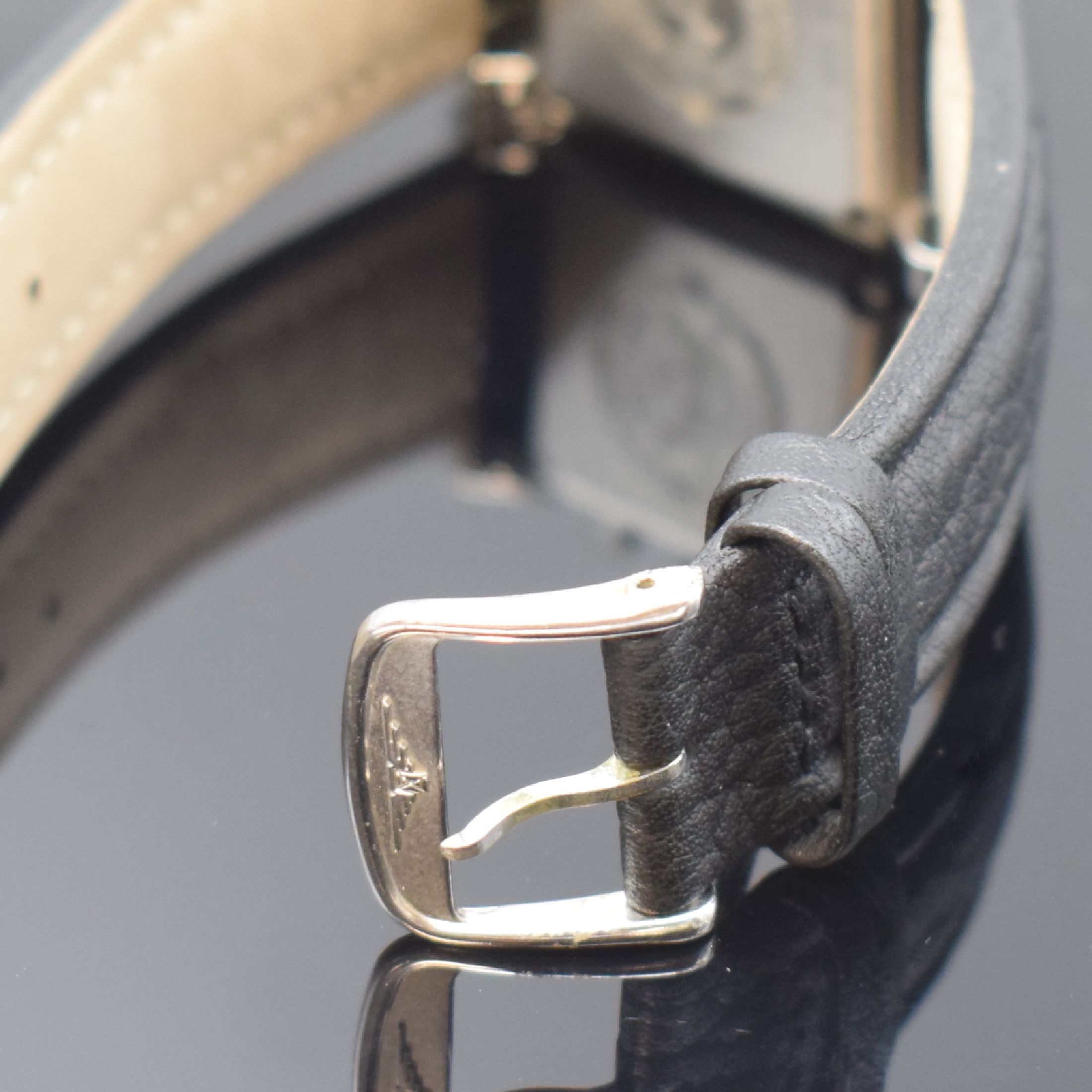 Detail b: LONGINES Armbandchronograph Referenz L5.656.4, Schweiz um 2000, quarz, Edelstahlgeh., Boden 4-fach verschr., neutr. Lederband m. orig. Dornschl., ...