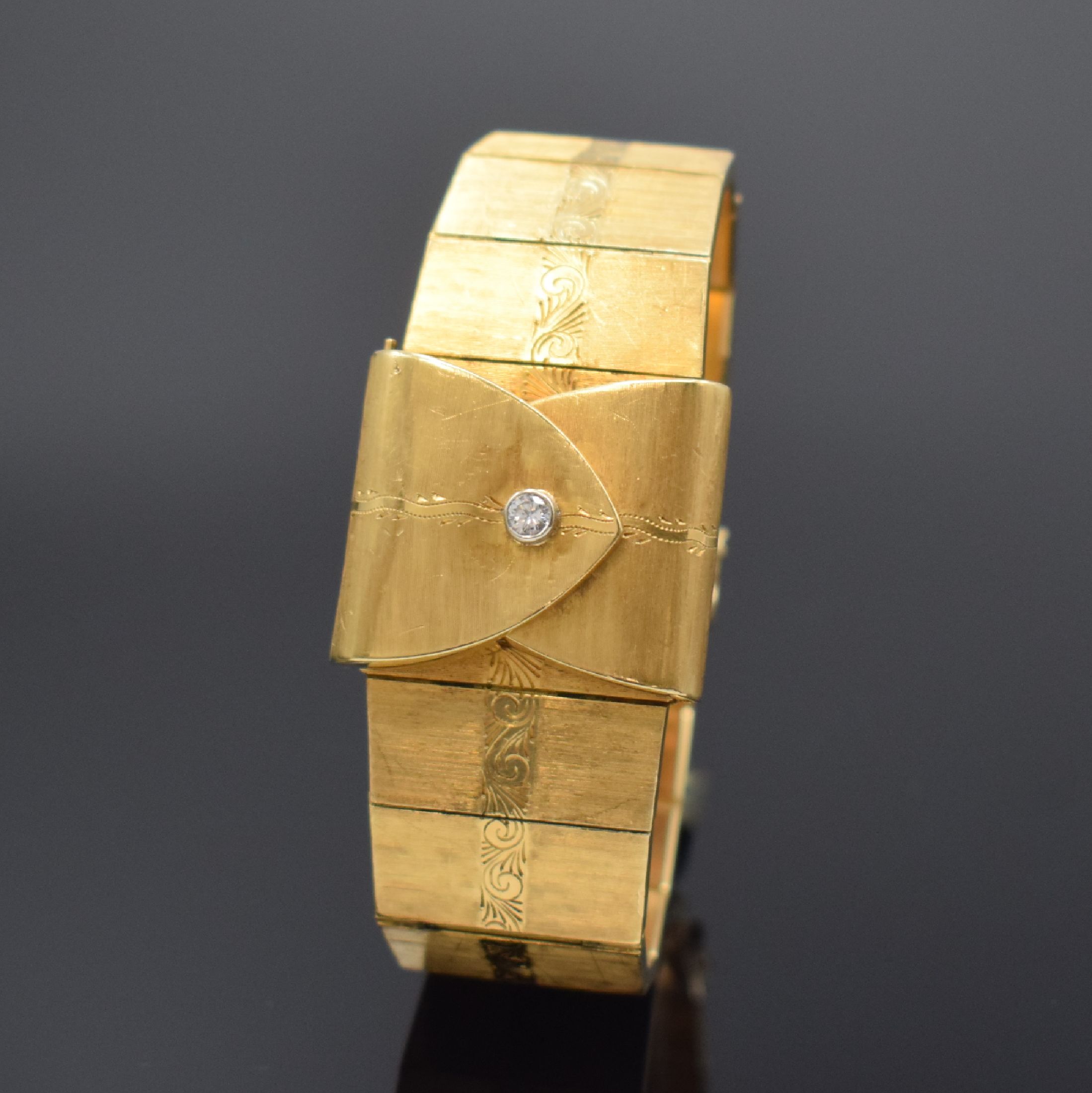 Detail b: Ausgefallene Damenarmbanduhr in GG 750/000 mit Omega-Werk, Sonderanfertigung, Werk Schweiz um 1961, Handaufzug, ausklappbares Gehäuse mit Omega Kal. ...
